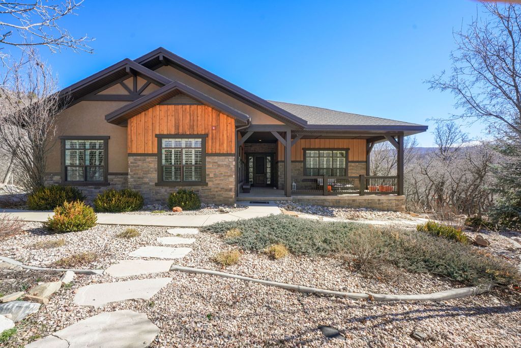 Photo of 82 N MEADOW DR N, Springville, UT 84663 (MLS # 2143642)
