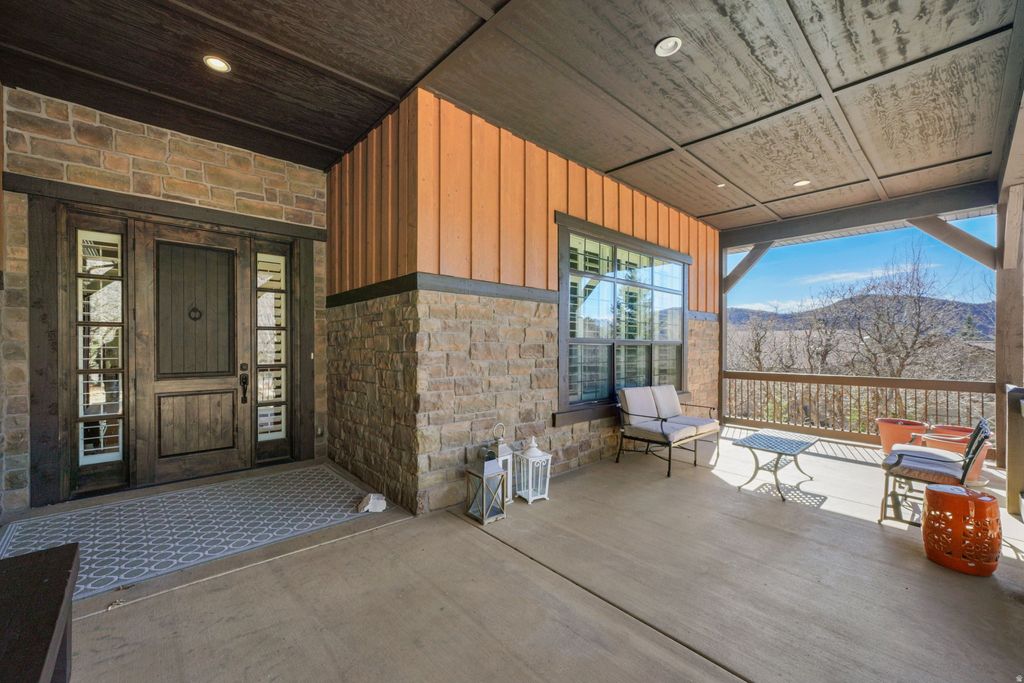 Photo of 82 N MEADOW DR N, Springville, UT 84663 (MLS # 2143642)