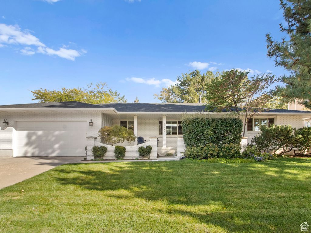 Photo of 10143 S HIGH POINT LN E, Sandy, UT 84092 (MLS # 2115255)