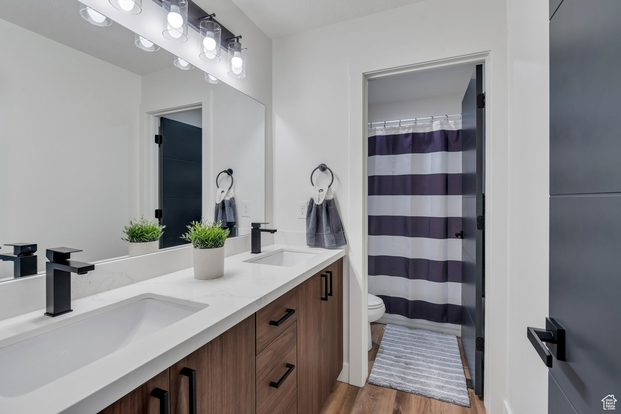 ASHLYN LANE - Residential