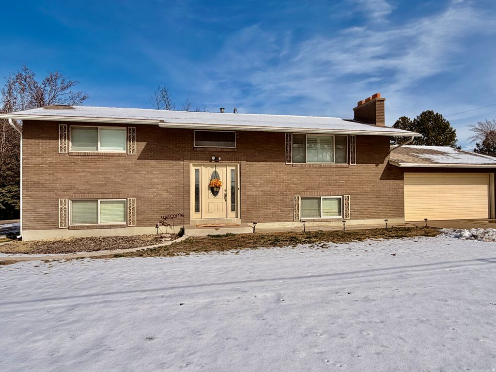 Photo of 2298 W 800 N, Clinton, UT 84015 (MLS # 2138642)
