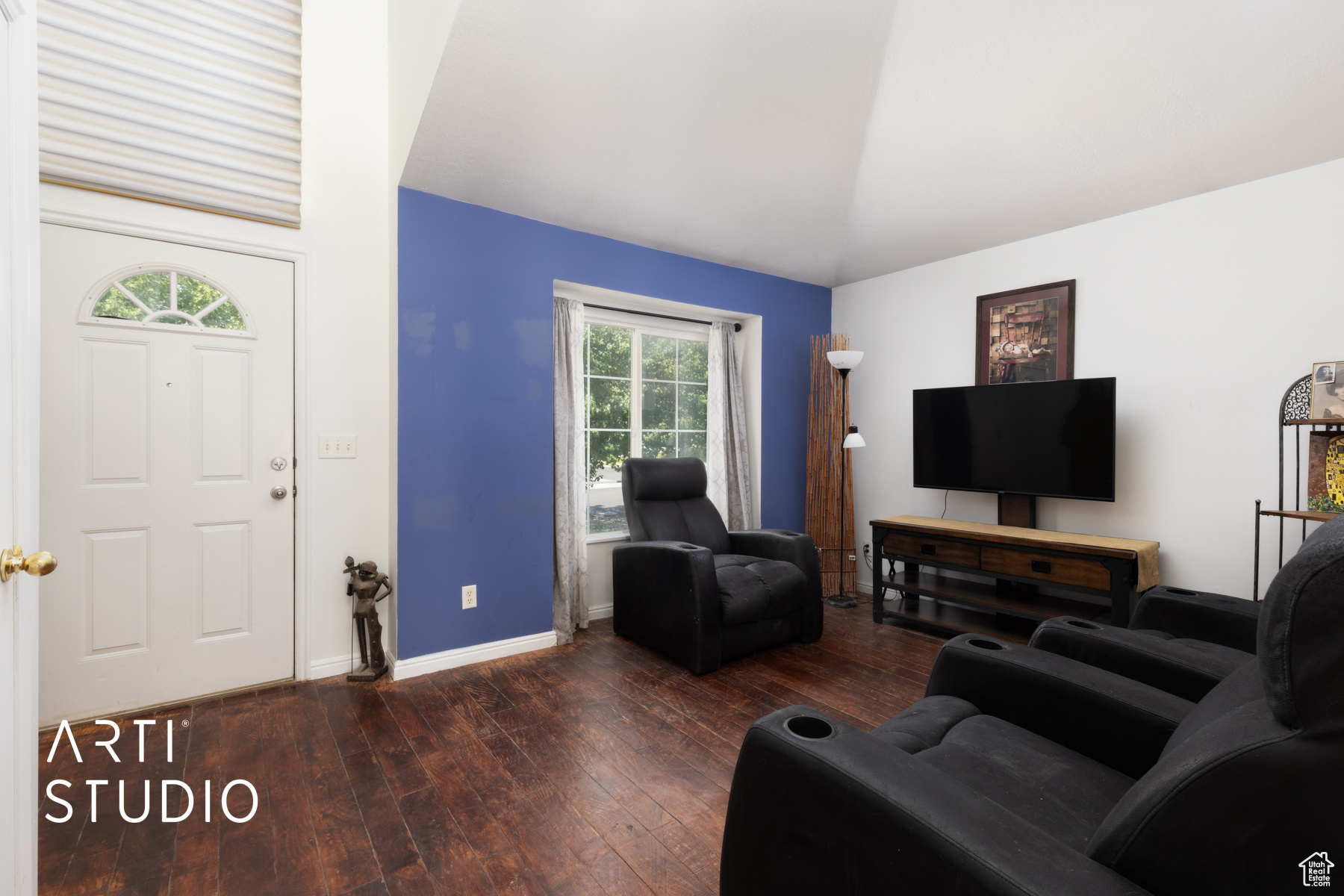 TAYLORS POINTE - Residential