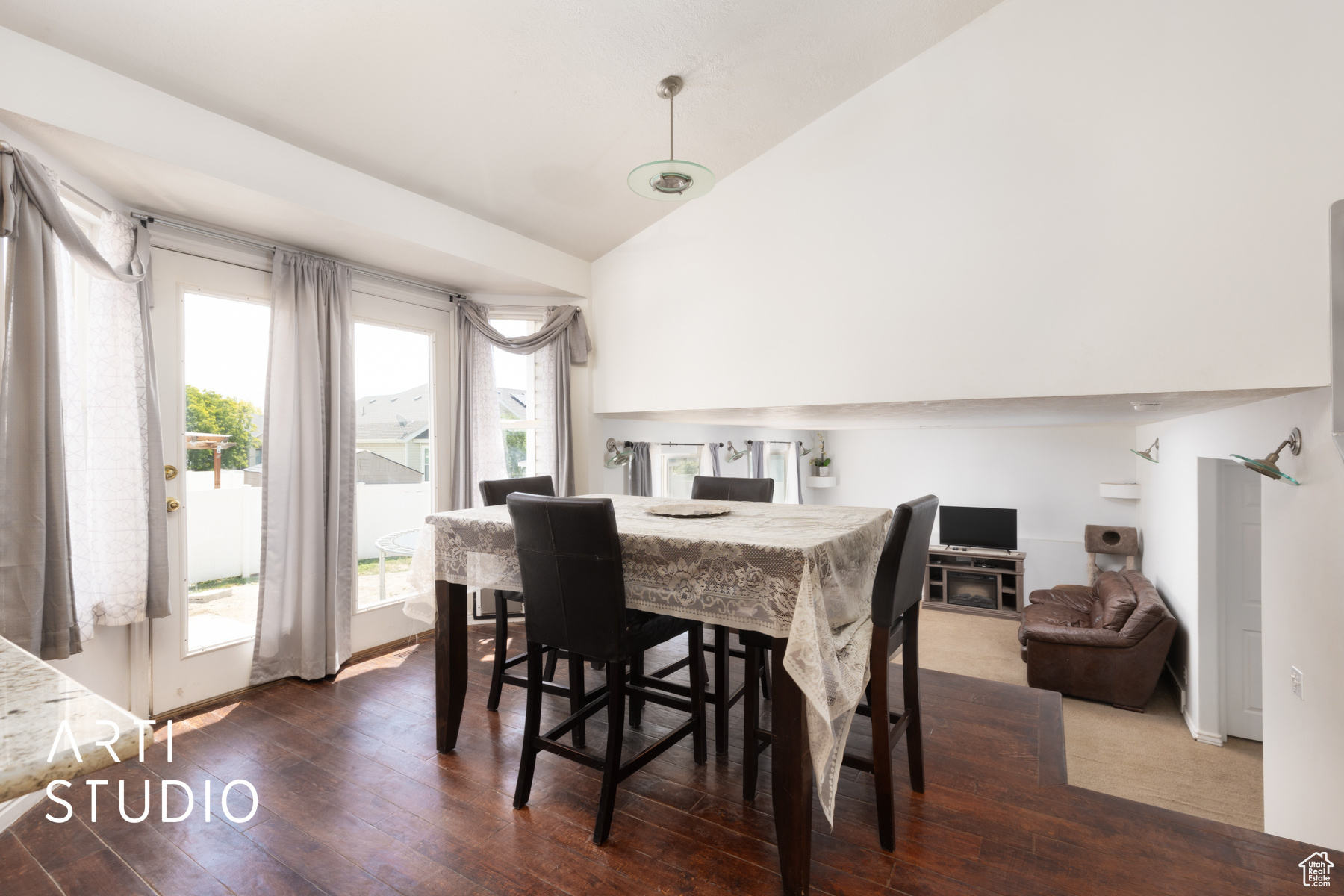 TAYLORS POINTE - Residential