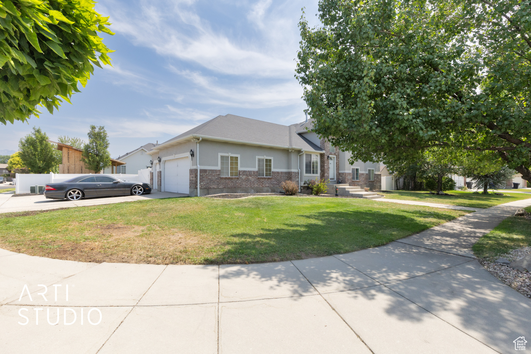 TAYLORS POINTE - Residential
