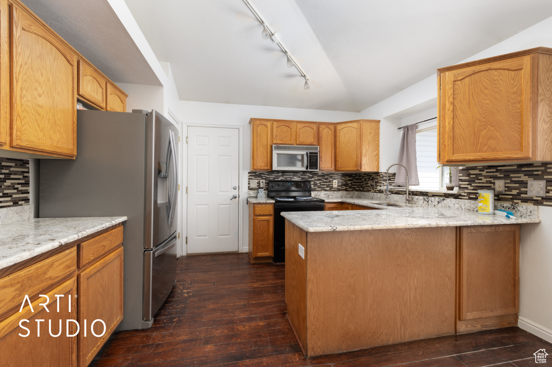 TAYLORS POINTE - Residential