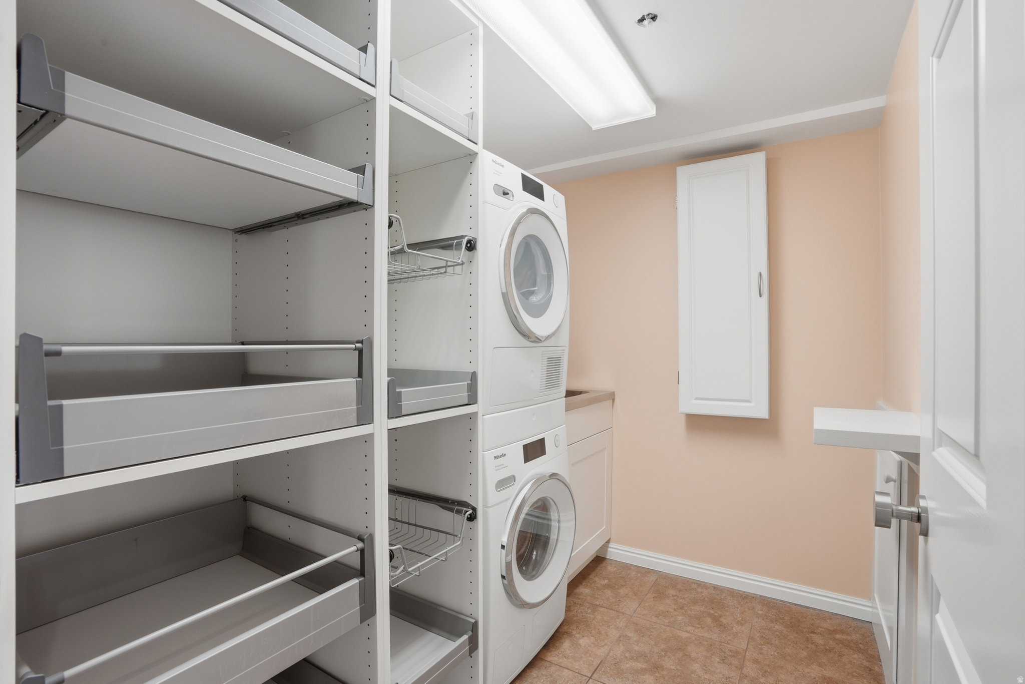 BENCH TOWER - Residential