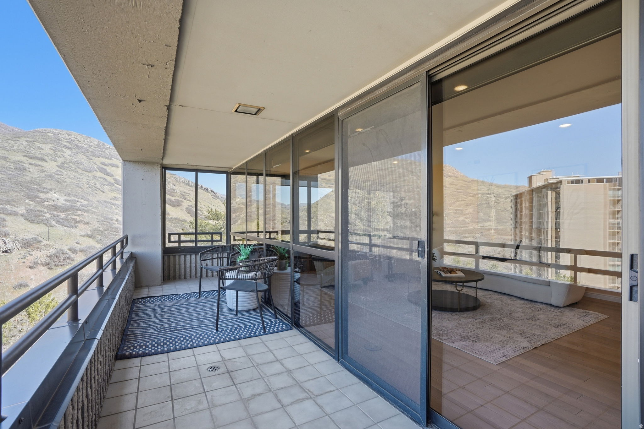 BENCH TOWER - Residential