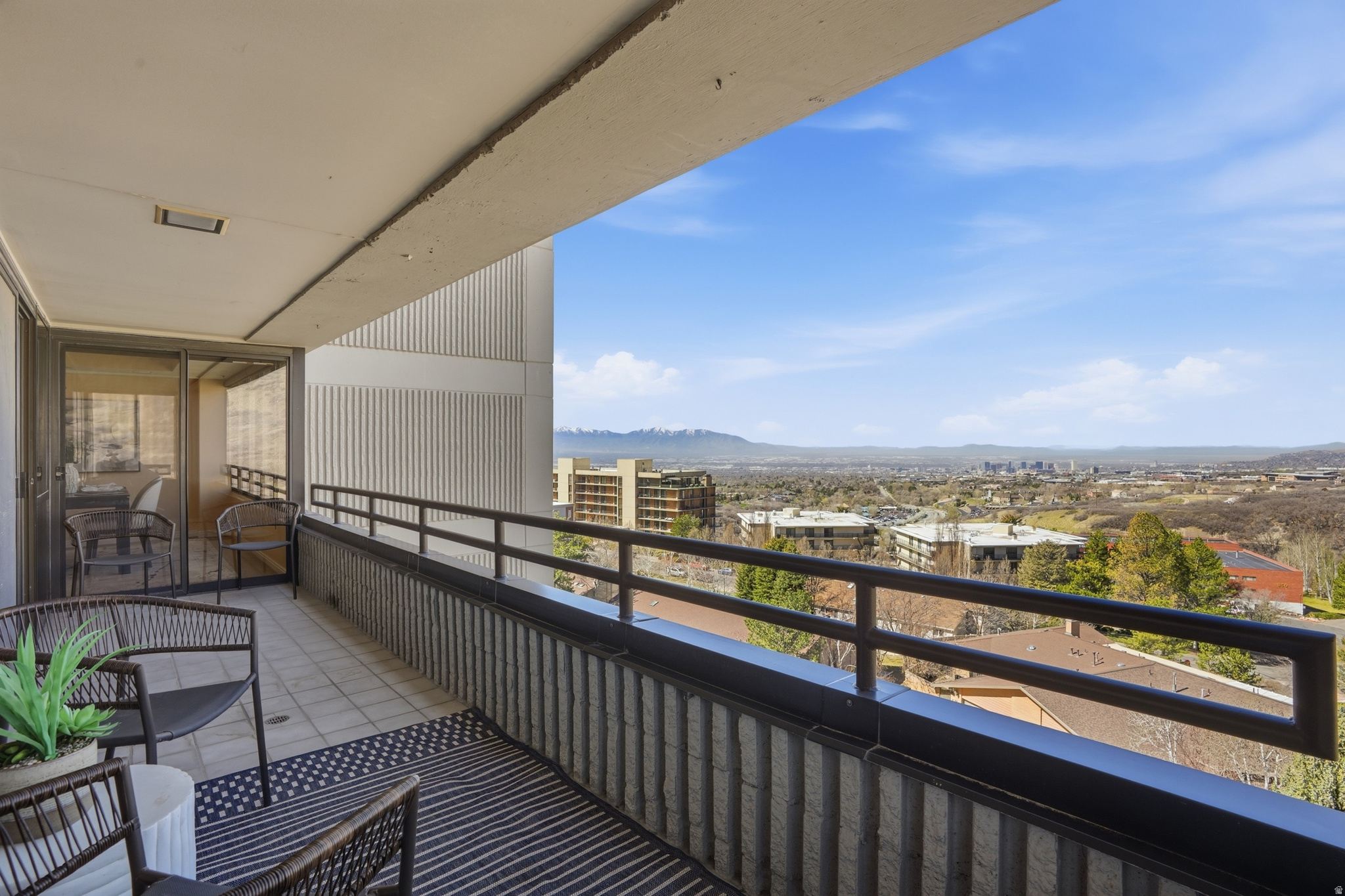 BENCH TOWER - Residential
