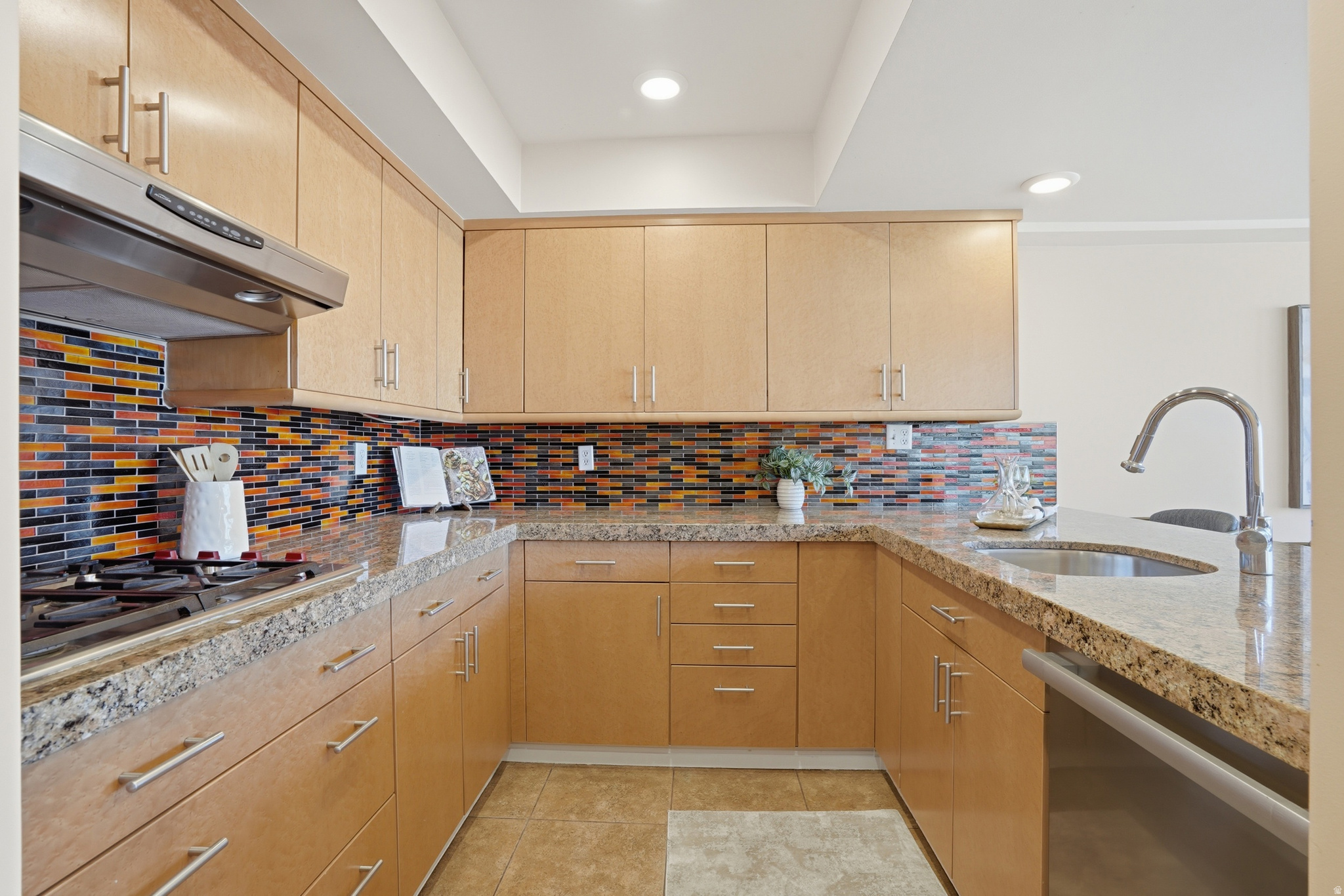 BENCH TOWER - Residential