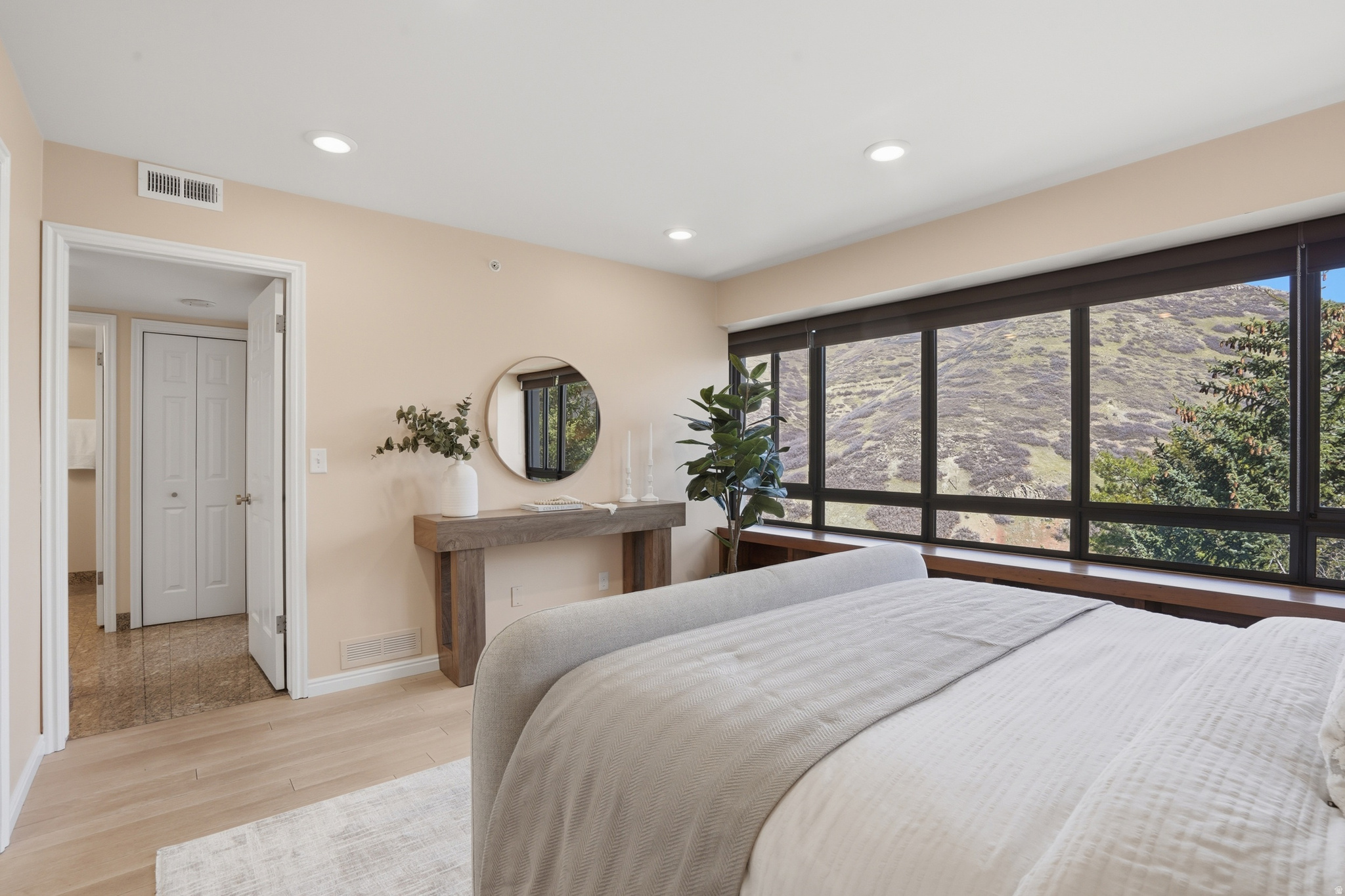 BENCH TOWER - Residential