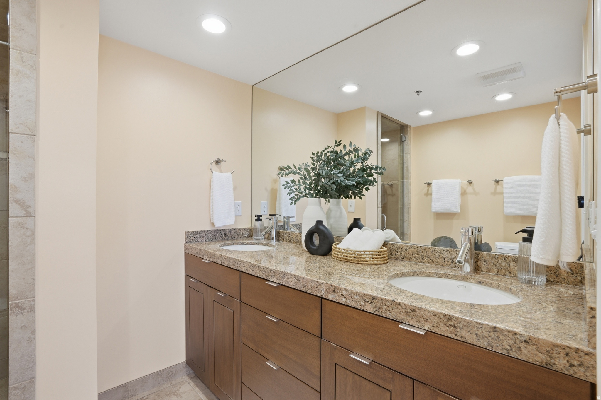 BENCH TOWER - Residential