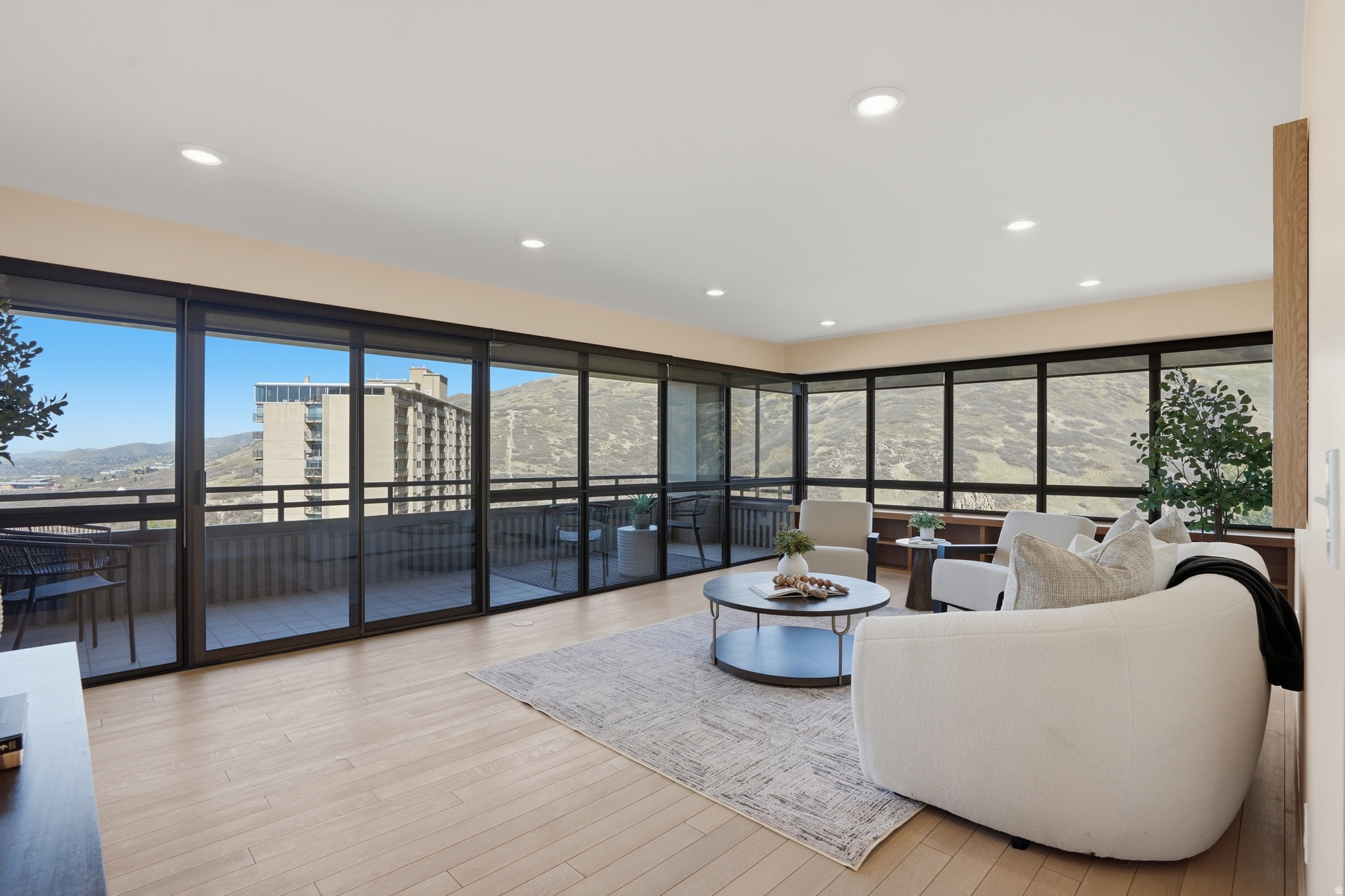 BENCH TOWER - Residential