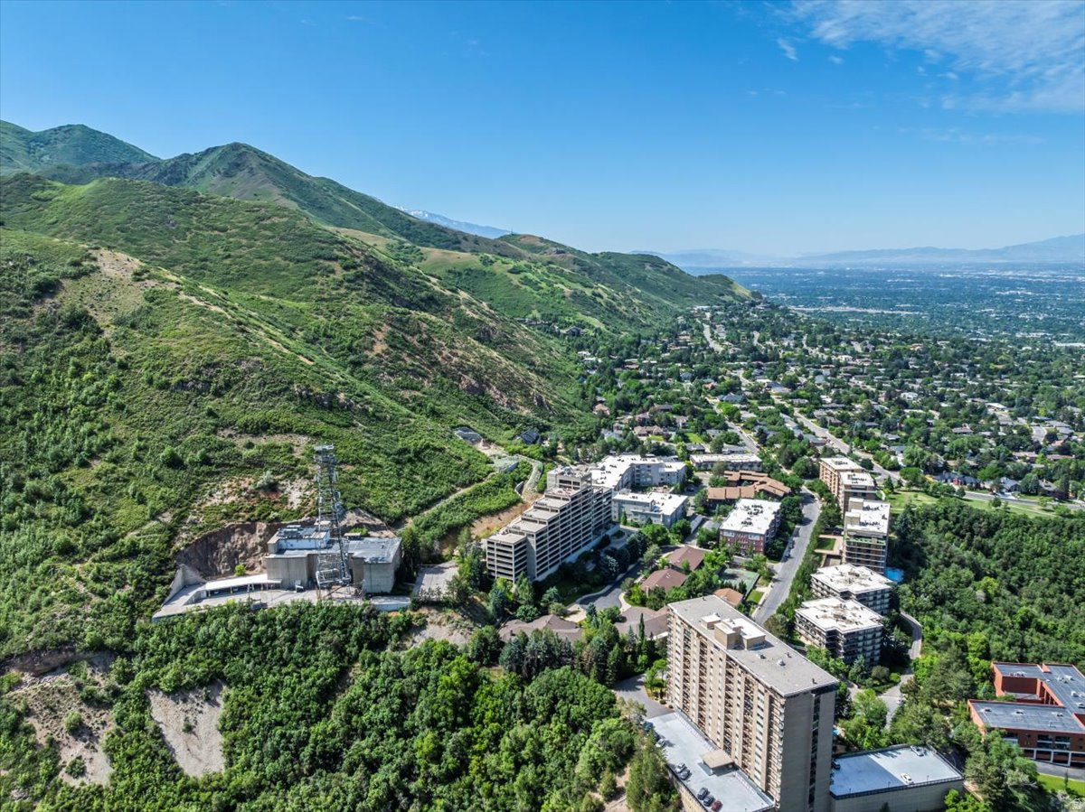 BENCH TOWER - Residential