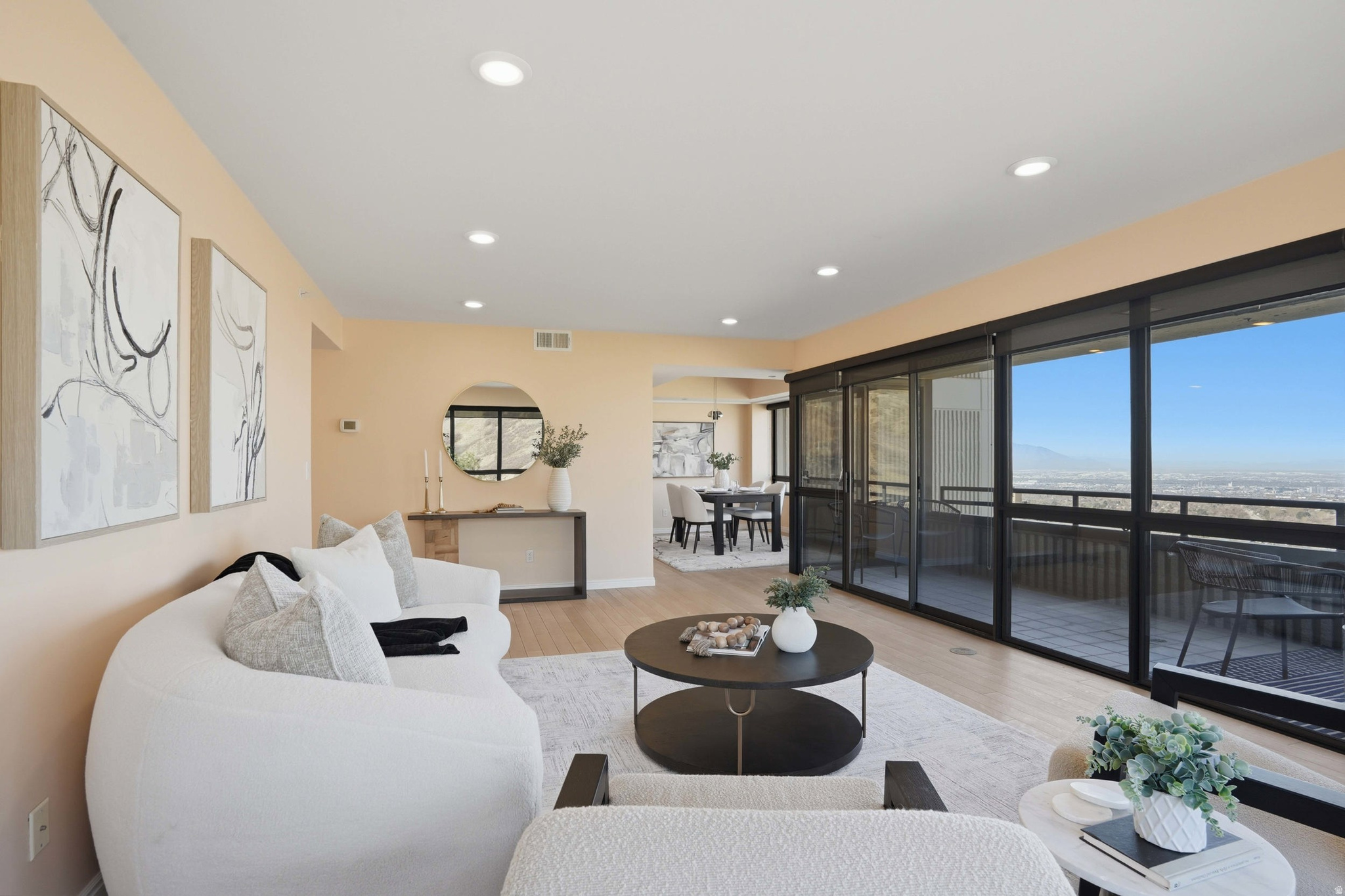 BENCH TOWER - Residential