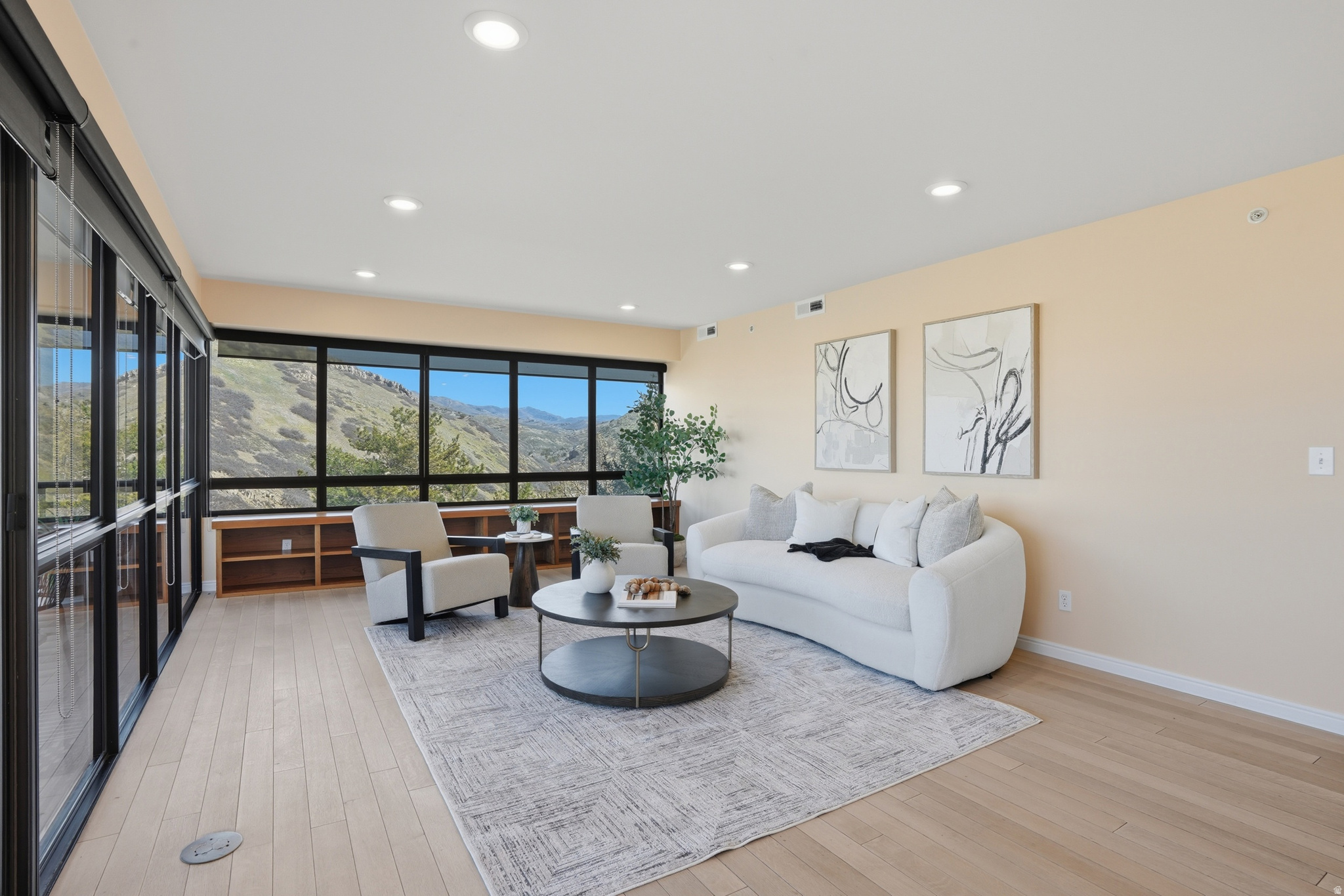 BENCH TOWER - Residential