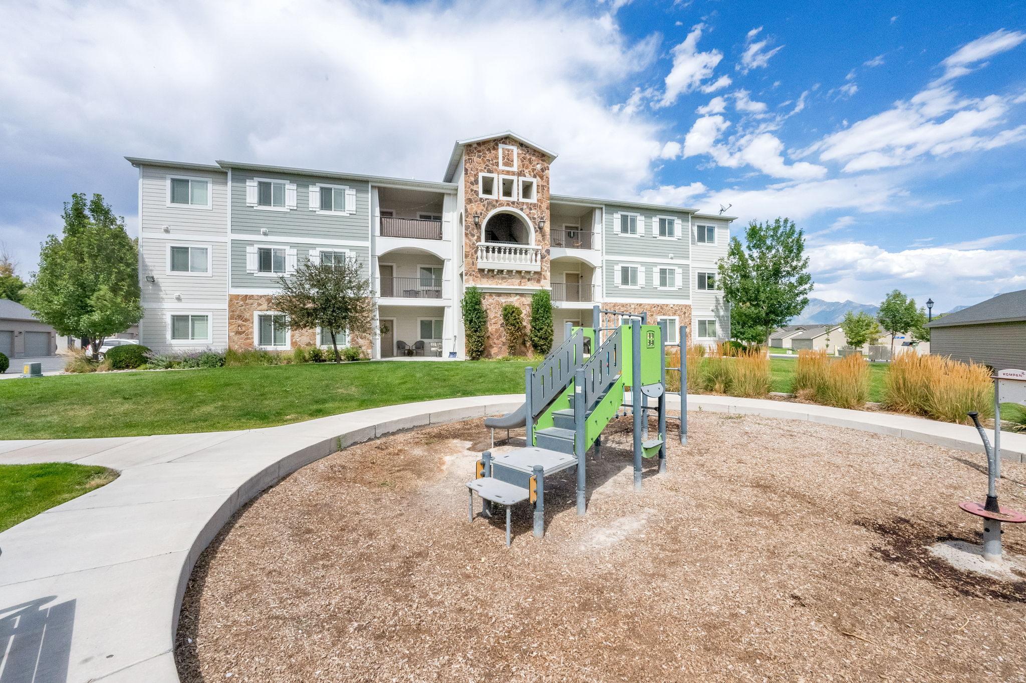 HILLCREST CONDOS - Residential Lease