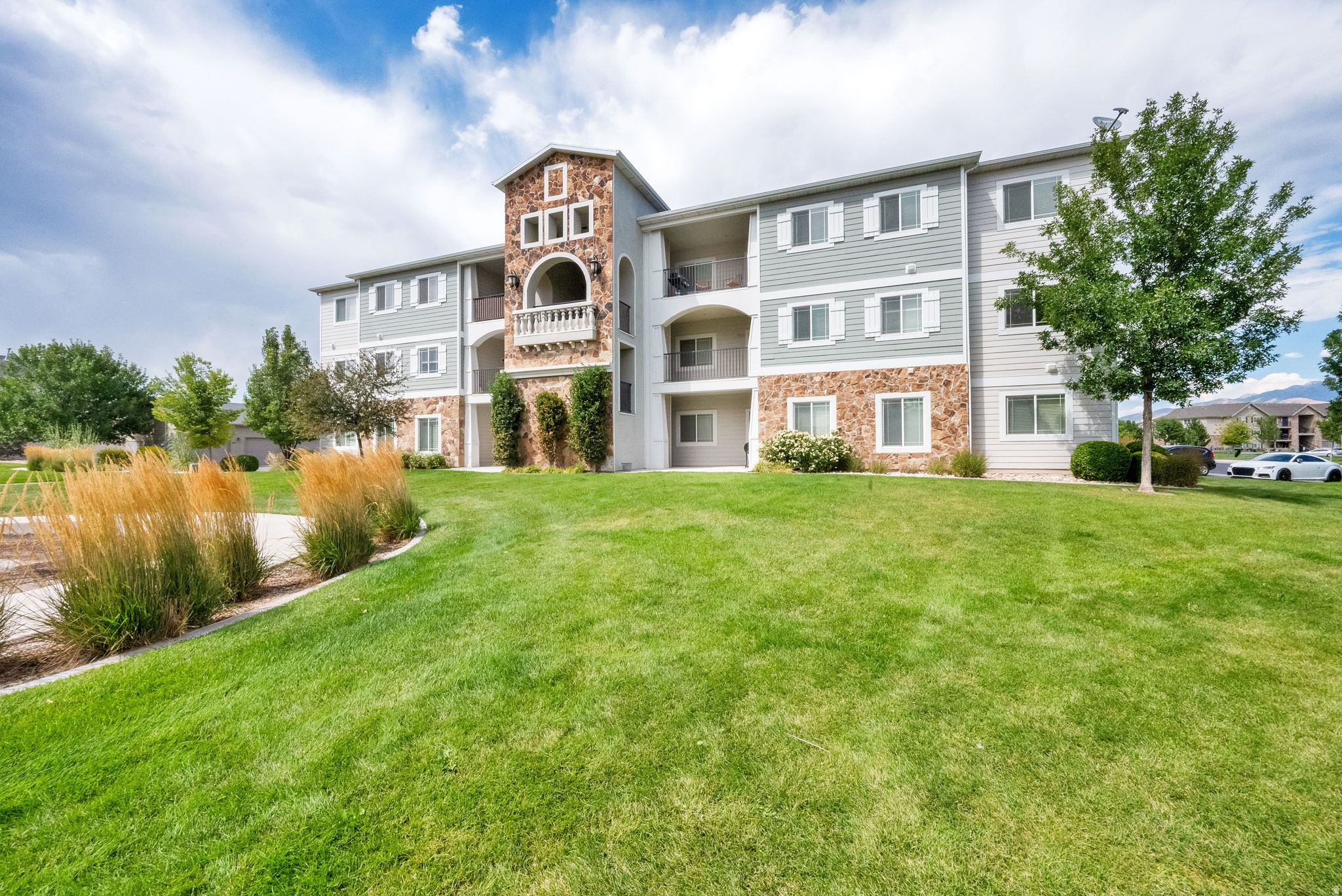 HILLCREST CONDOS - Residential Lease