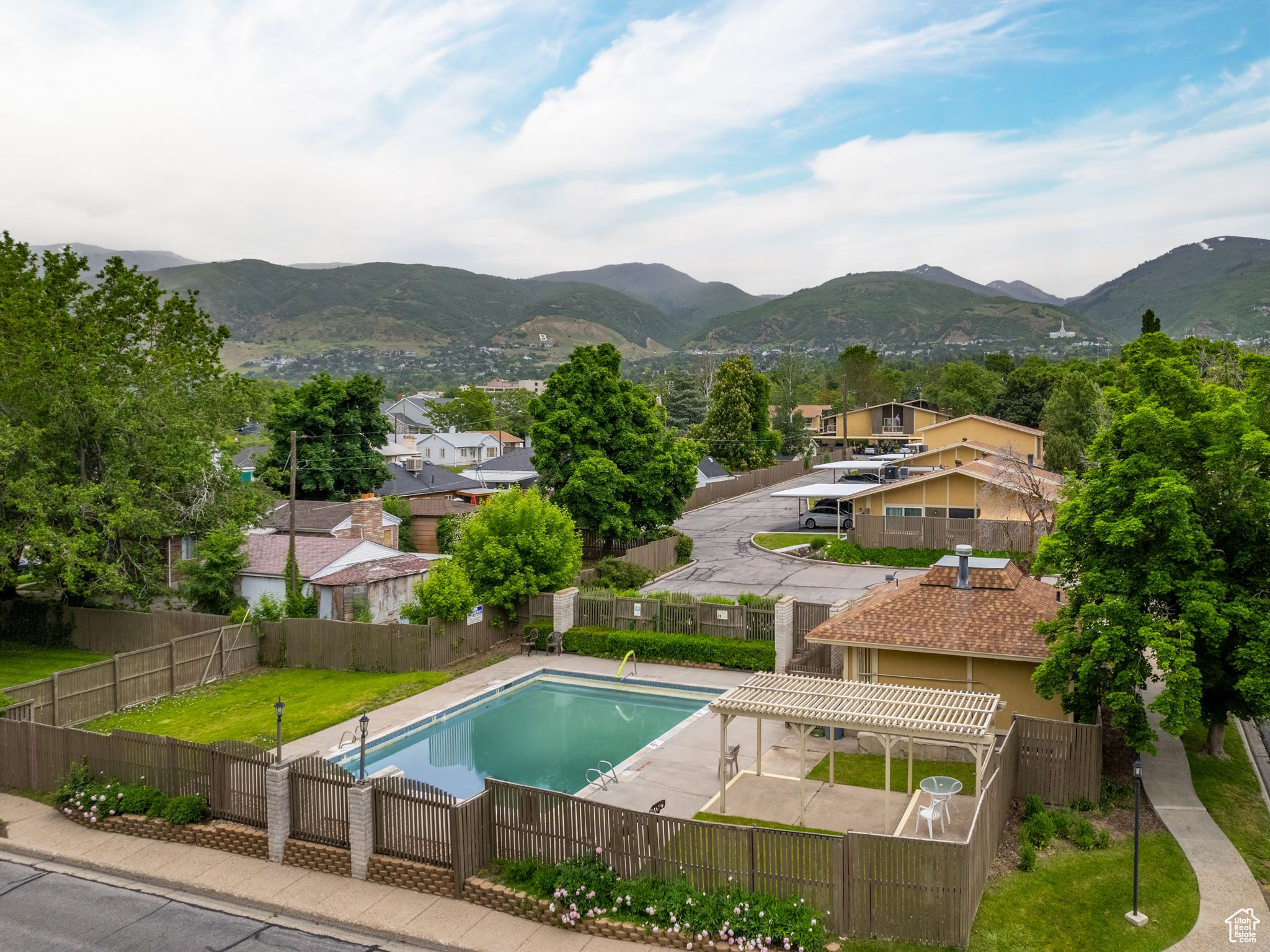 THREE FOUNTAINS - Residential