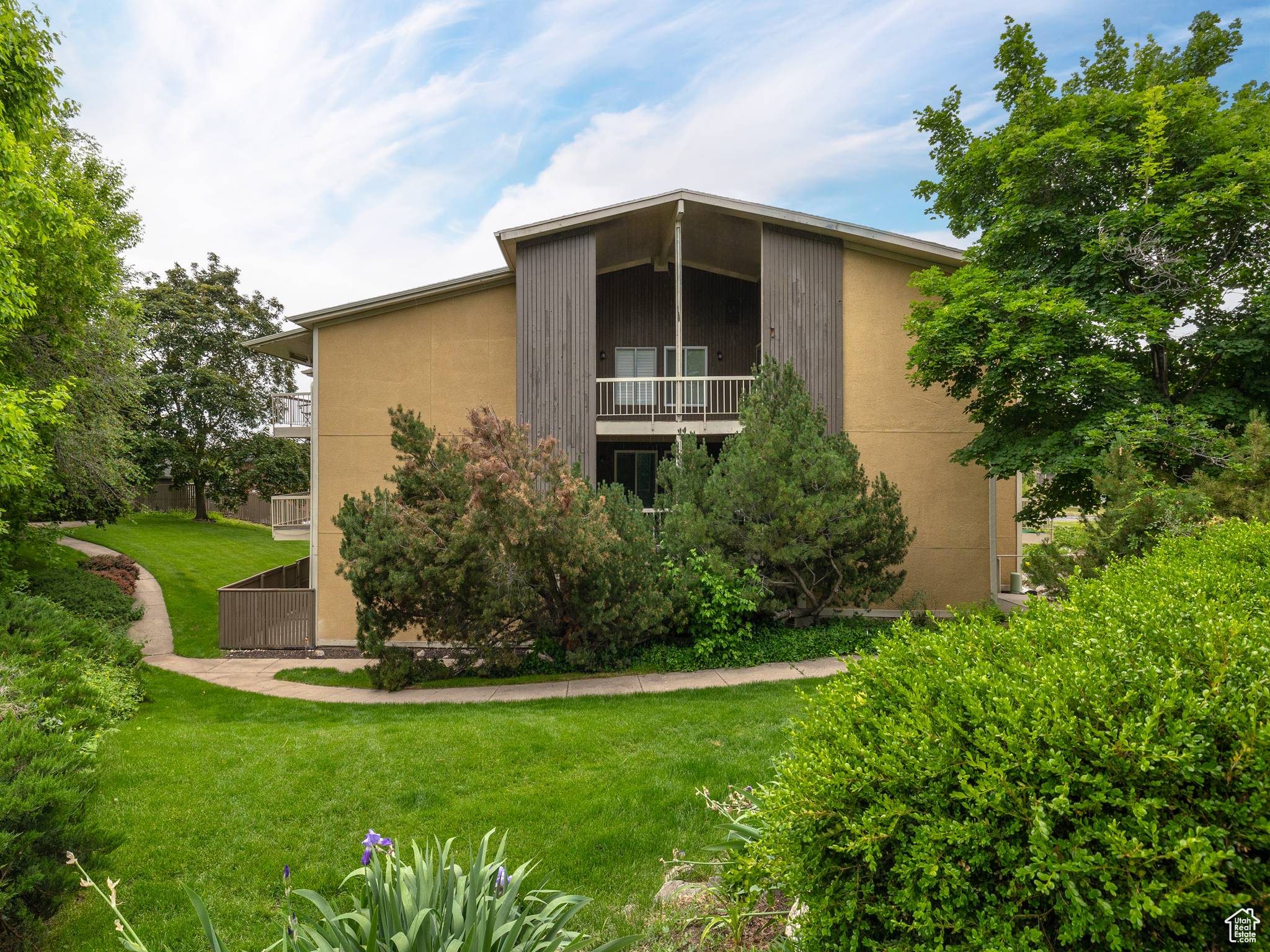THREE FOUNTAINS - Residential