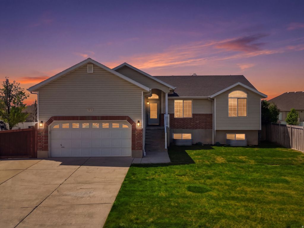 Photo of 3805 W JUPITER HILLS DR S, Syracuse, UT 84075 (MLS # 2149714)