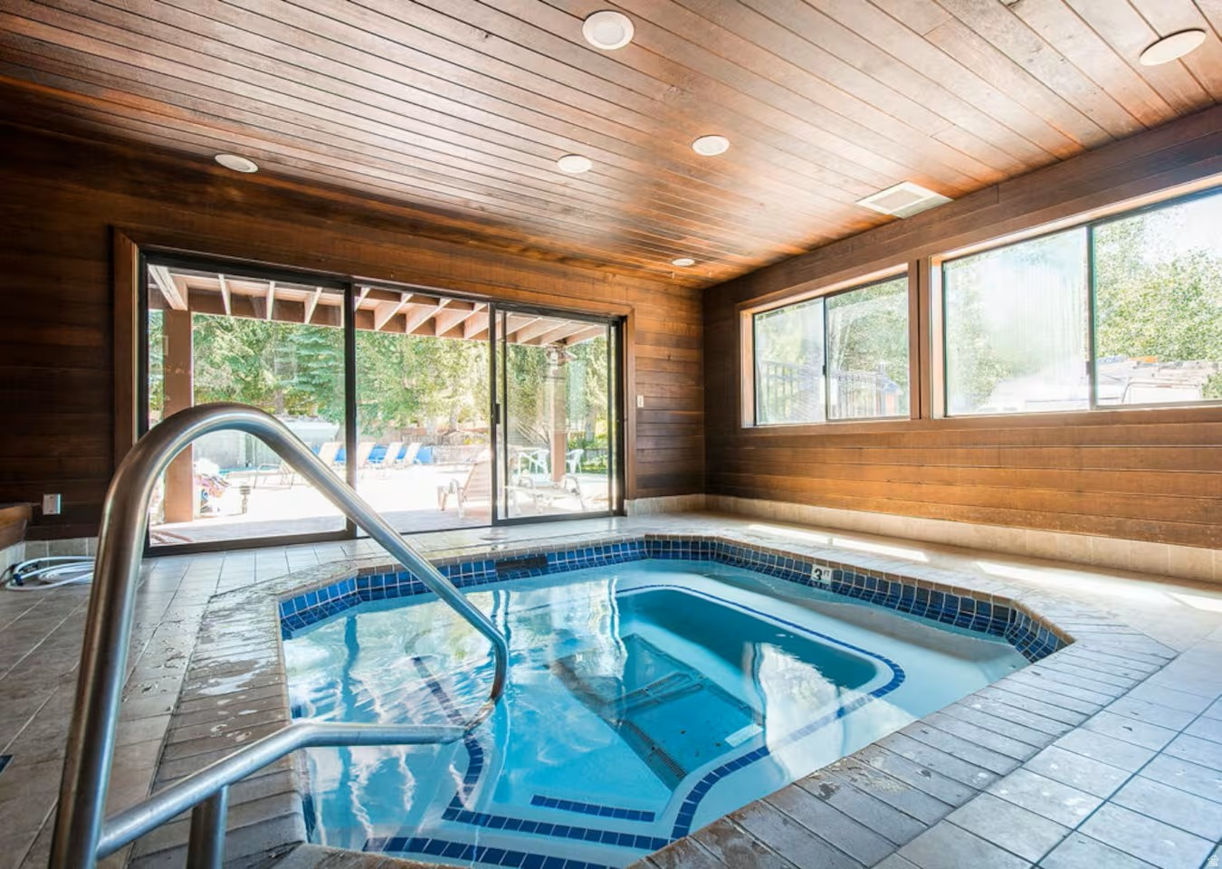 RED PINE CHALETS CONDO - Residential