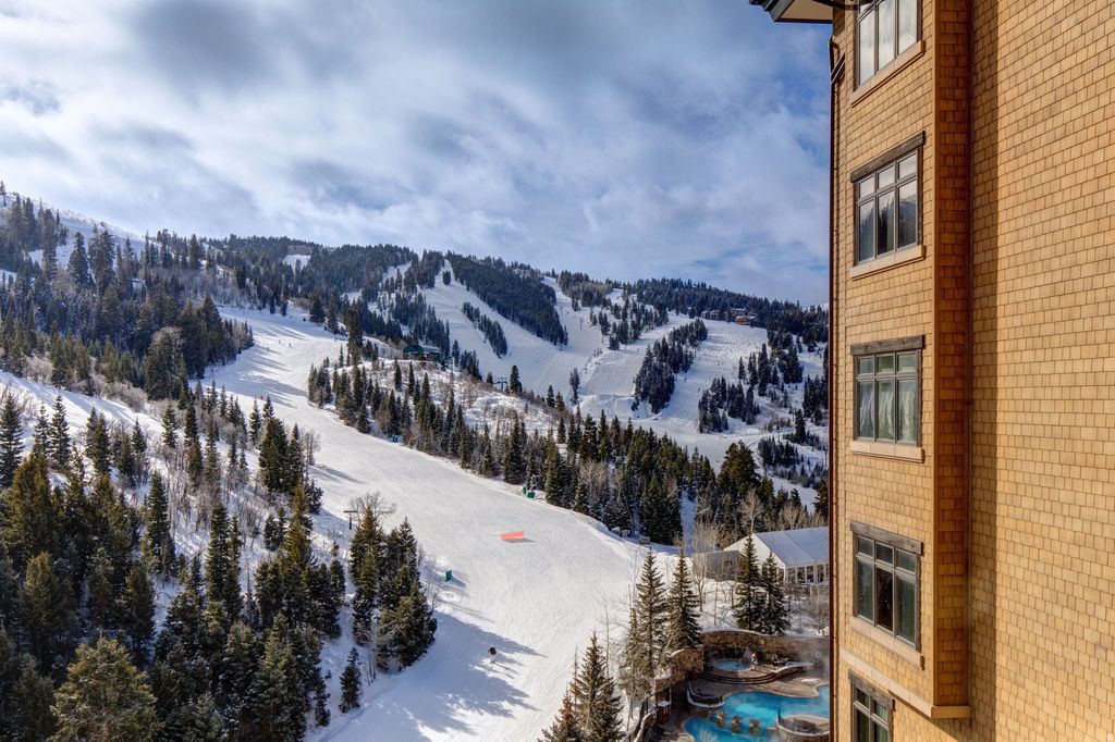 Photo of 2300 DEER VALLEY DR E #903, Park City, UT 84060 (MLS # 2127785)