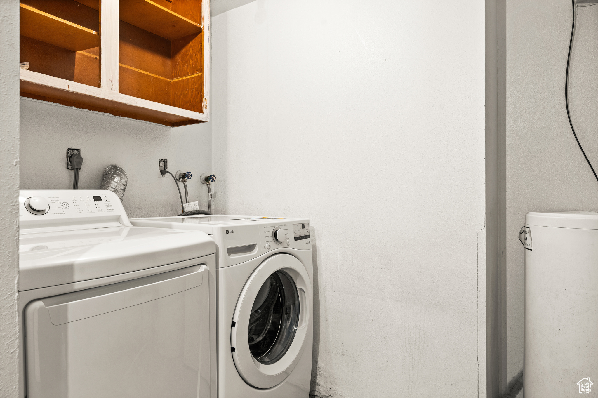 EXECUTIVE ESTATES - Residential