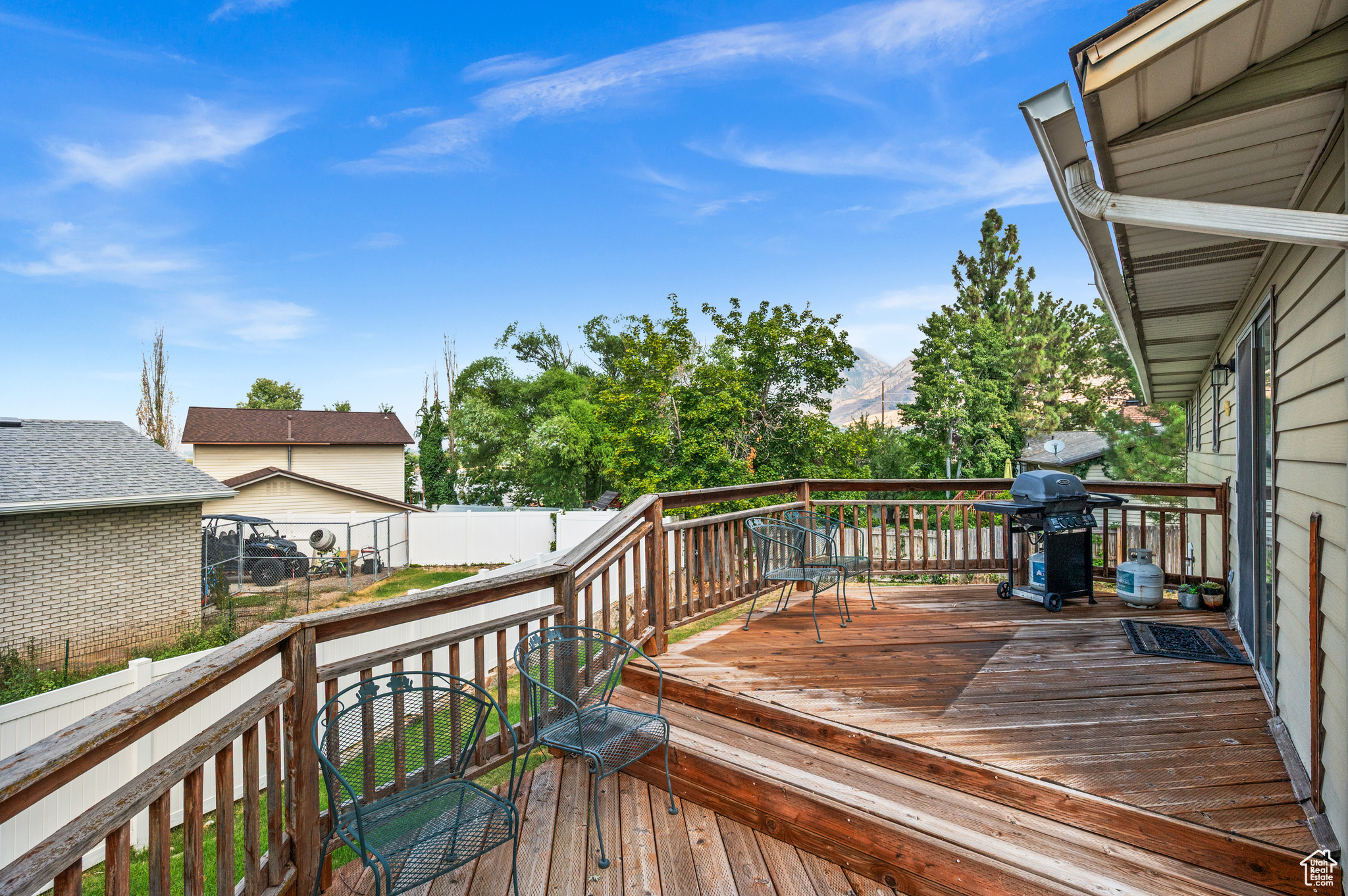 EXECUTIVE ESTATES - Residential