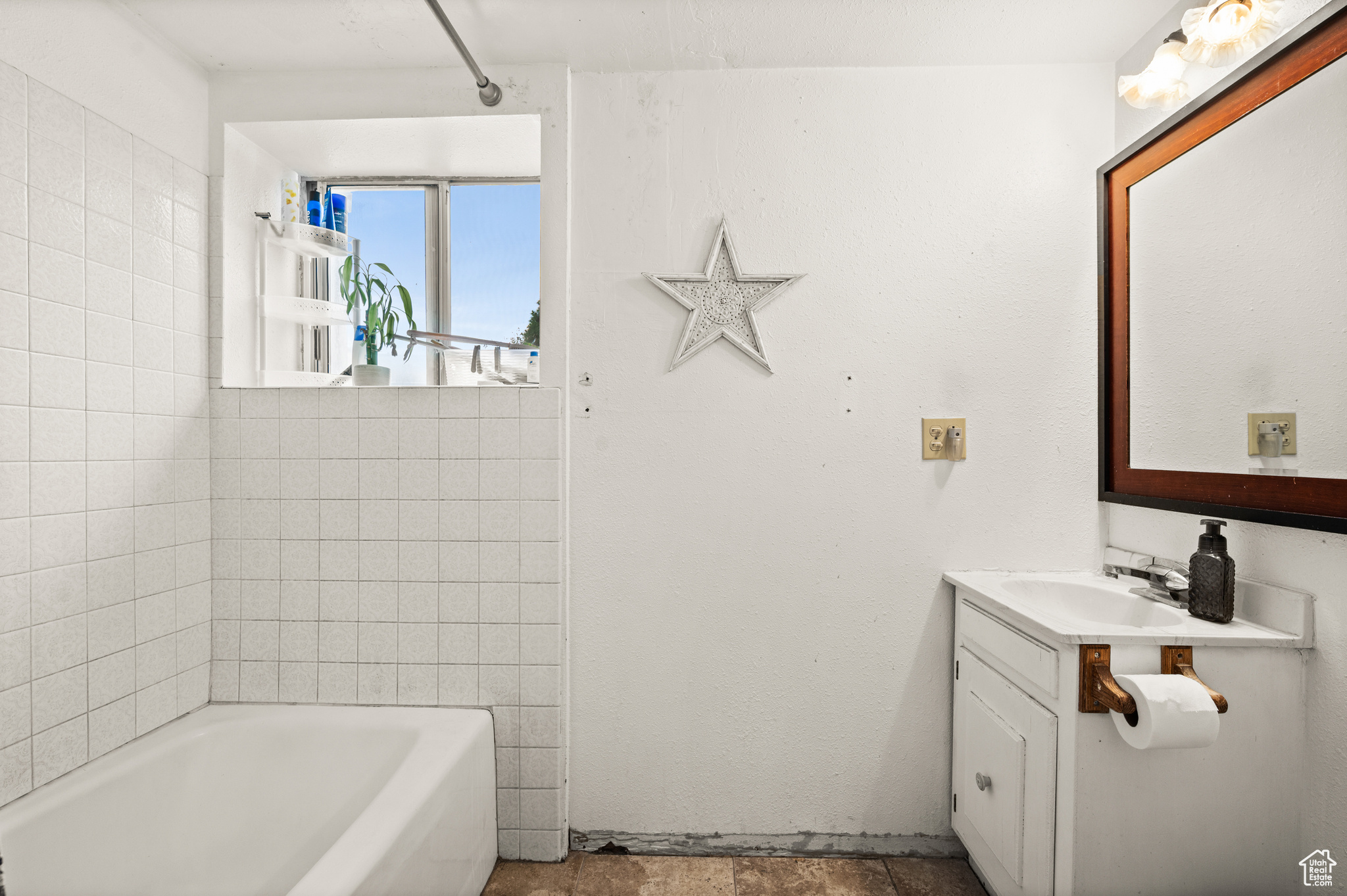 EXECUTIVE ESTATES - Residential