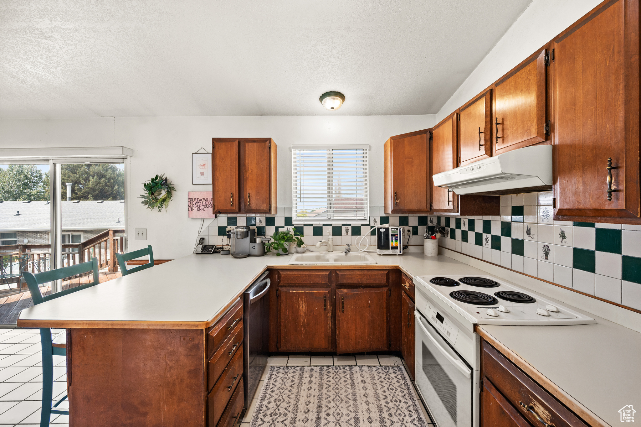 EXECUTIVE ESTATES - Residential