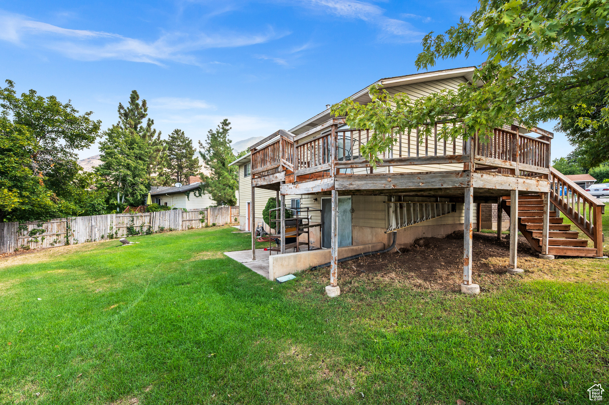 EXECUTIVE ESTATES - Residential