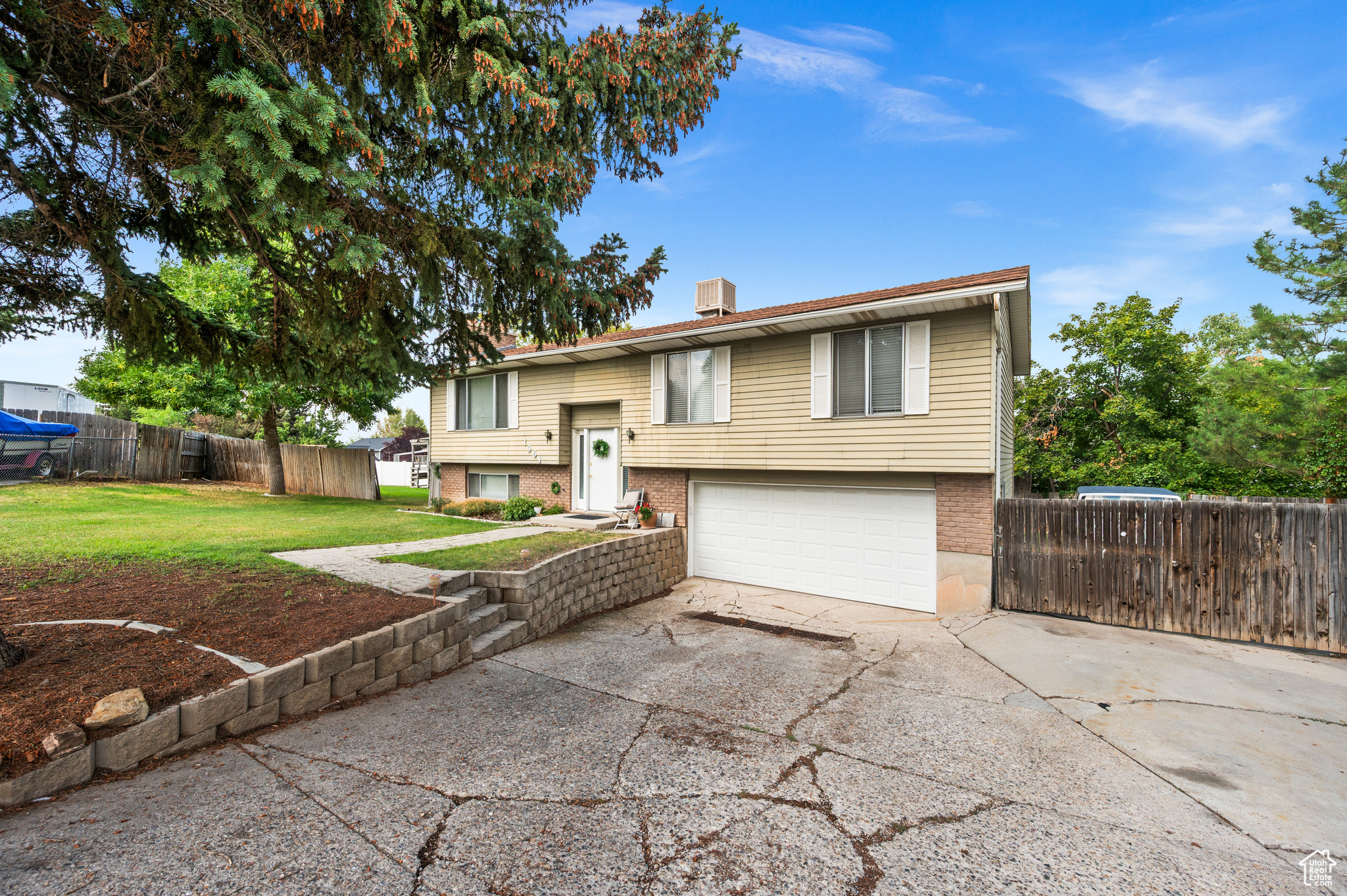 EXECUTIVE ESTATES - Residential