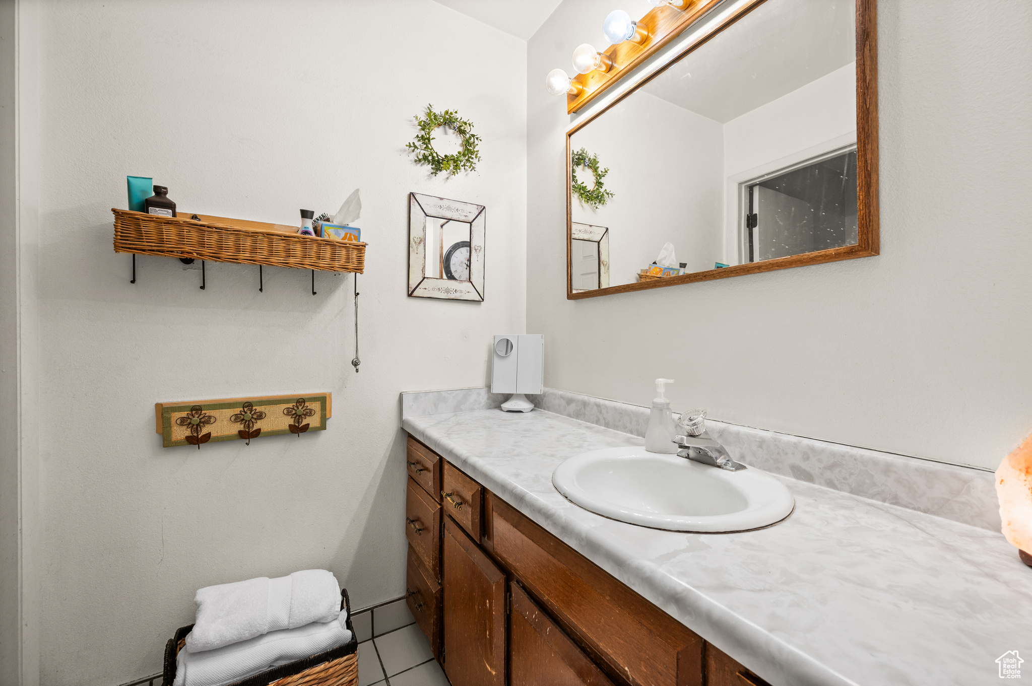 EXECUTIVE ESTATES - Residential