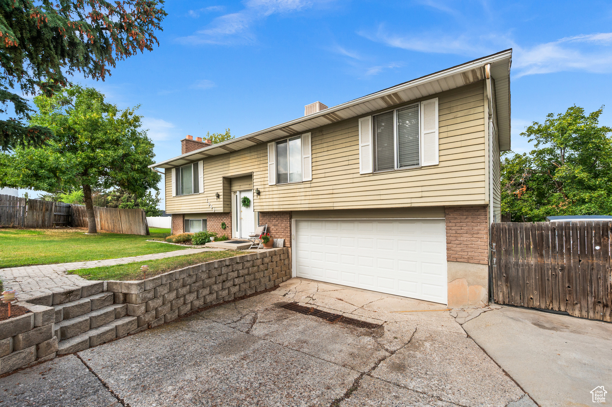 EXECUTIVE ESTATES - Residential