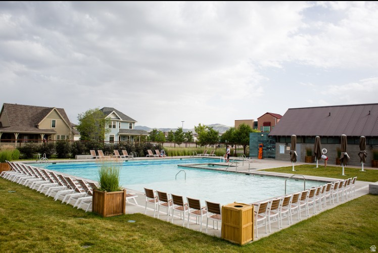 DAYBREAK - Residential