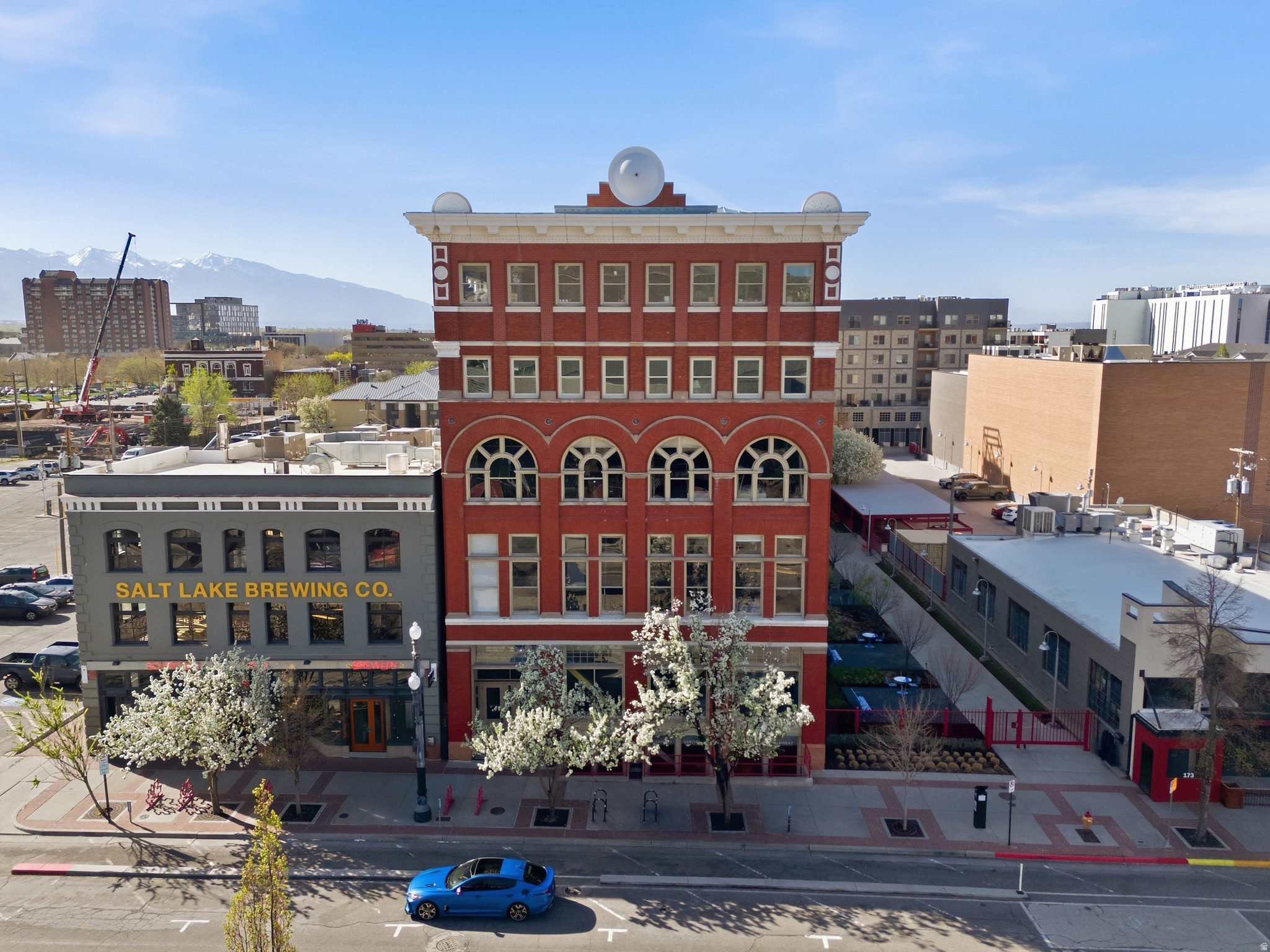 BROADWAY LOFTS - Residential