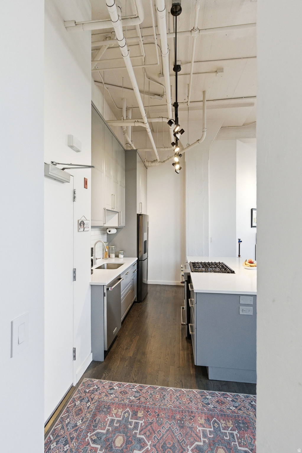 BROADWAY LOFTS - Residential