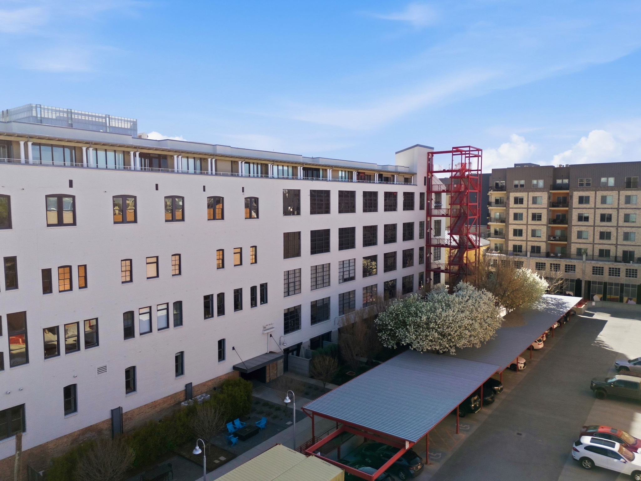 BROADWAY LOFTS - Residential