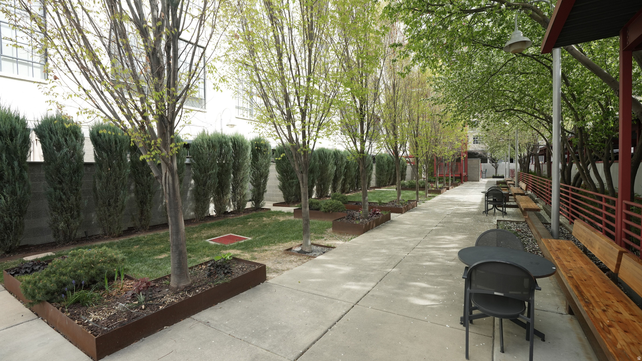 BROADWAY LOFTS - Residential