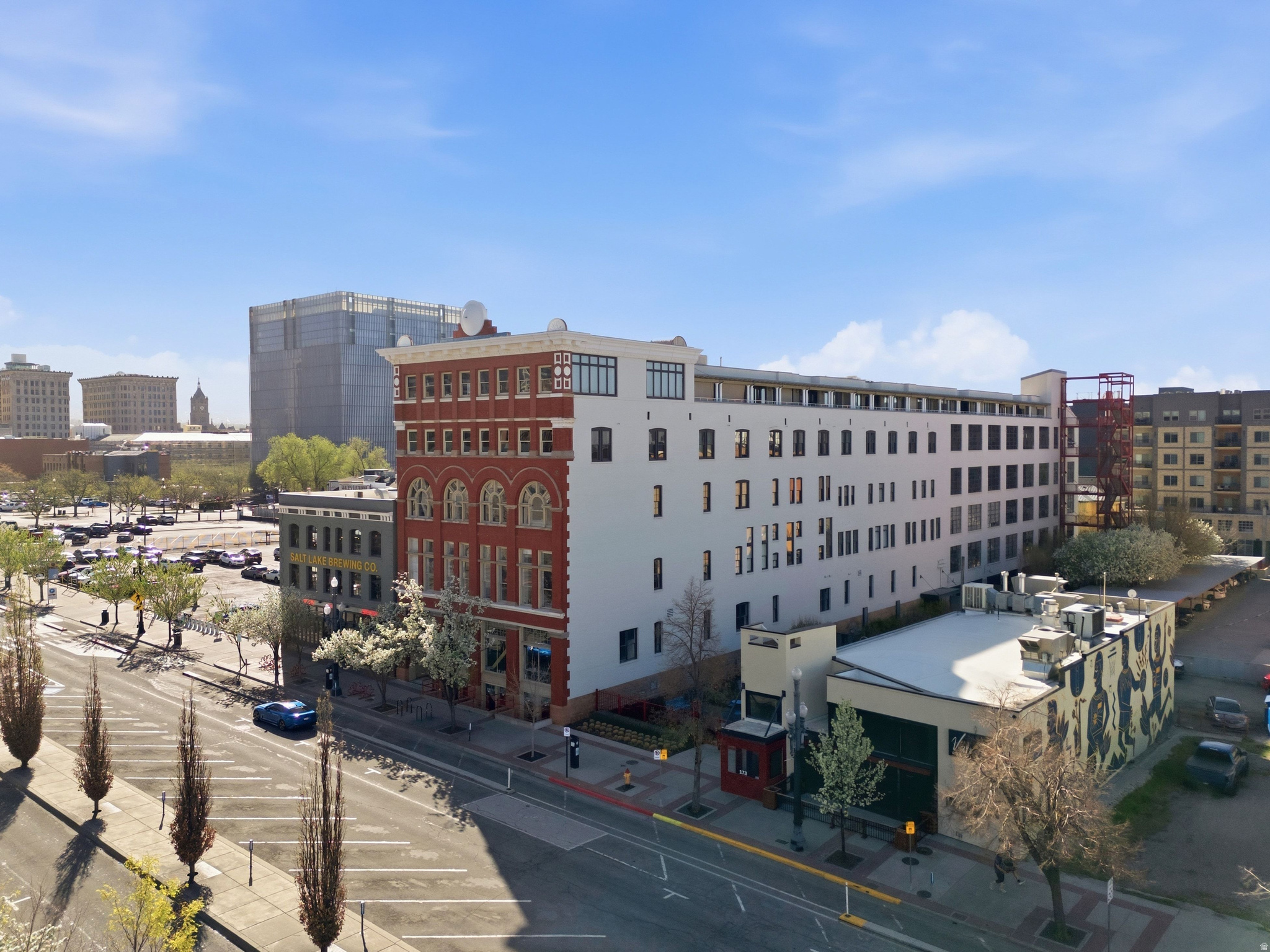 BROADWAY LOFTS - Residential