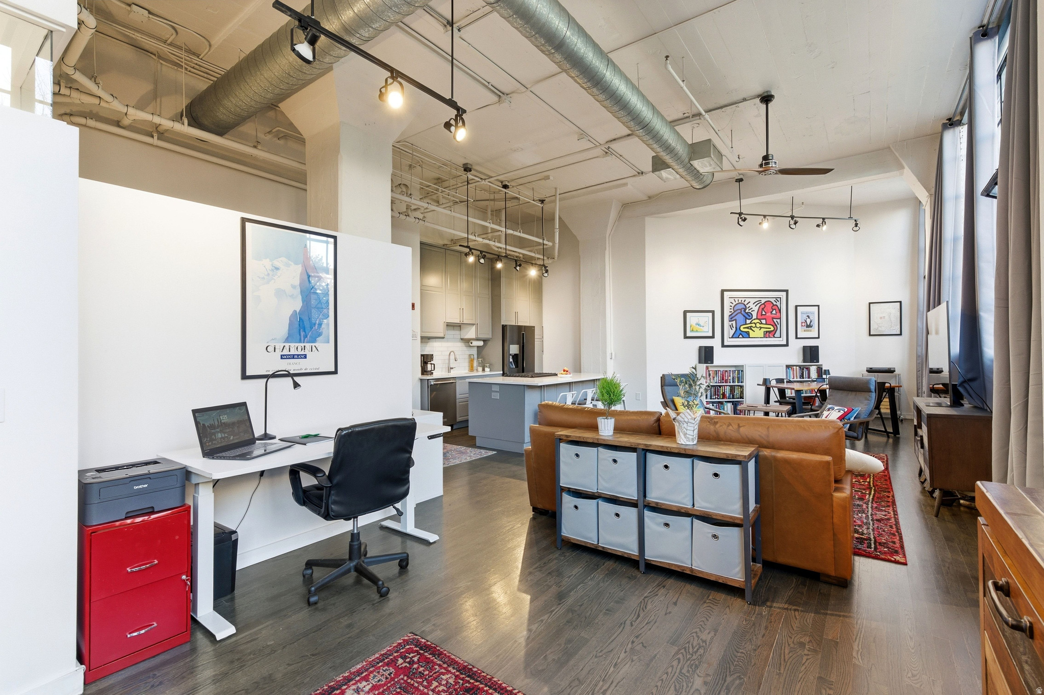 BROADWAY LOFTS - Residential