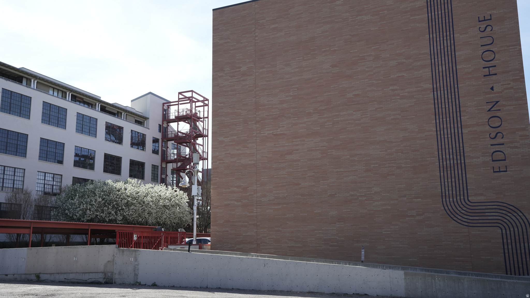 BROADWAY LOFTS - Residential