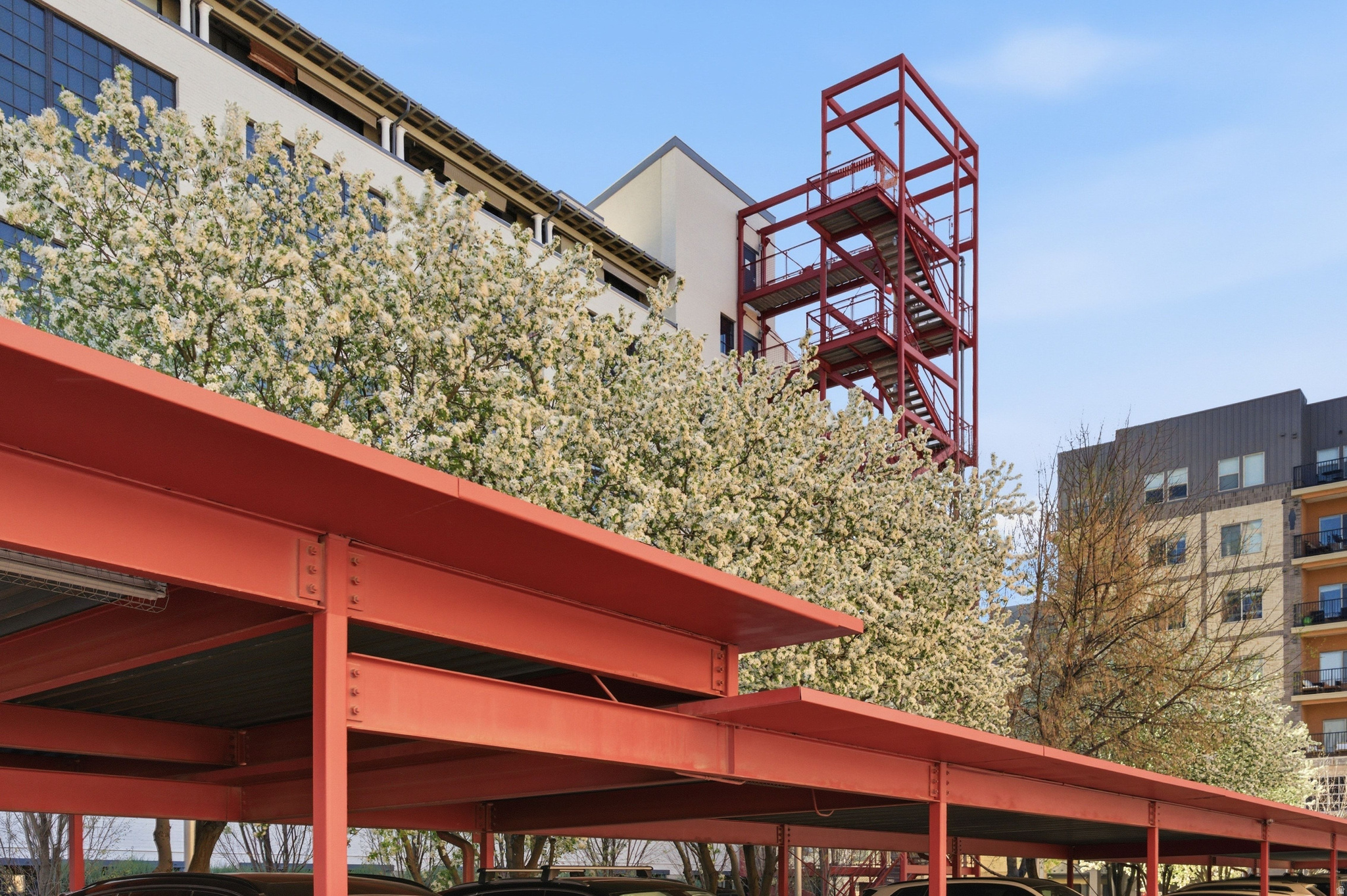 BROADWAY LOFTS - Residential