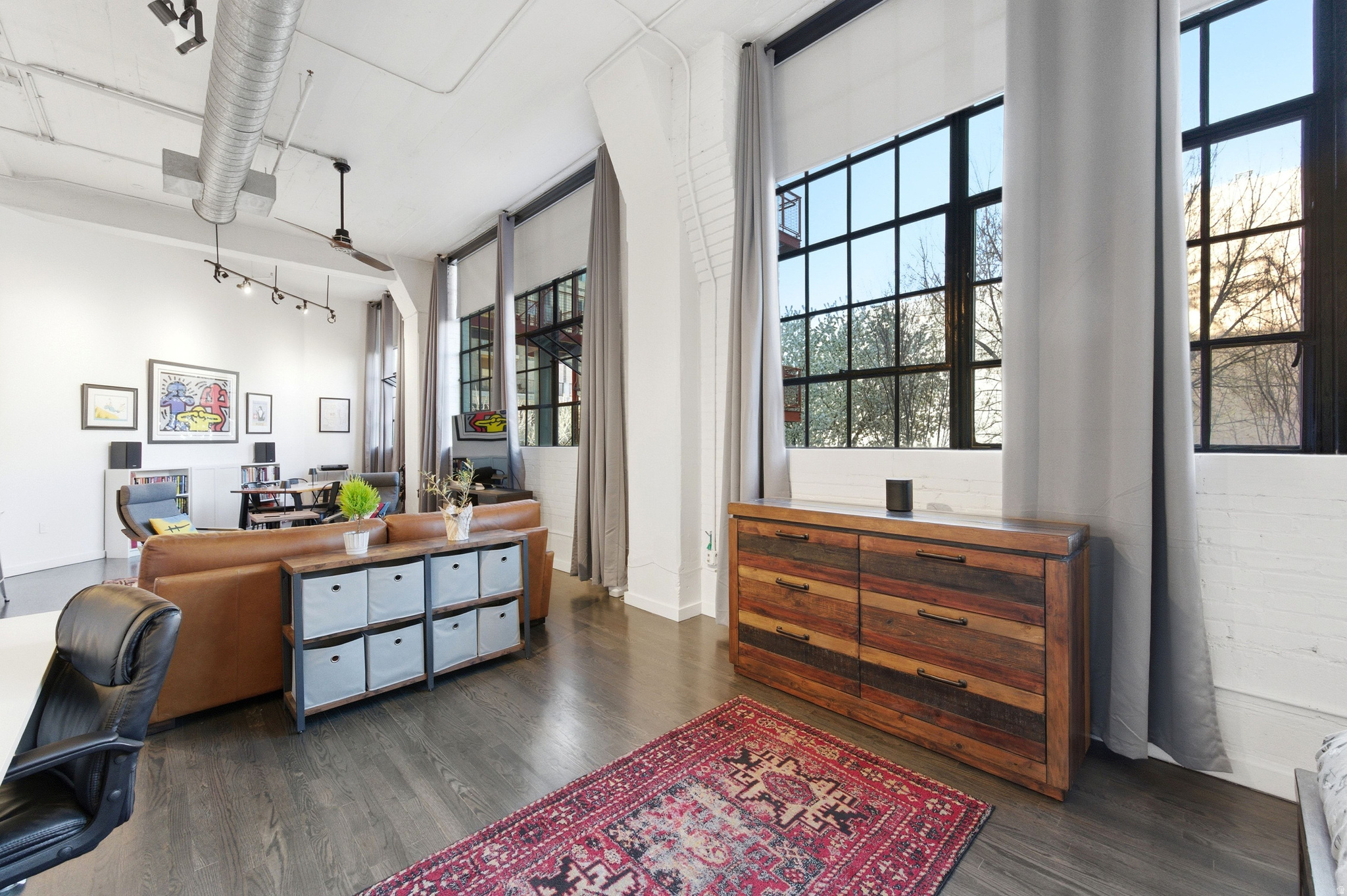 BROADWAY LOFTS - Residential