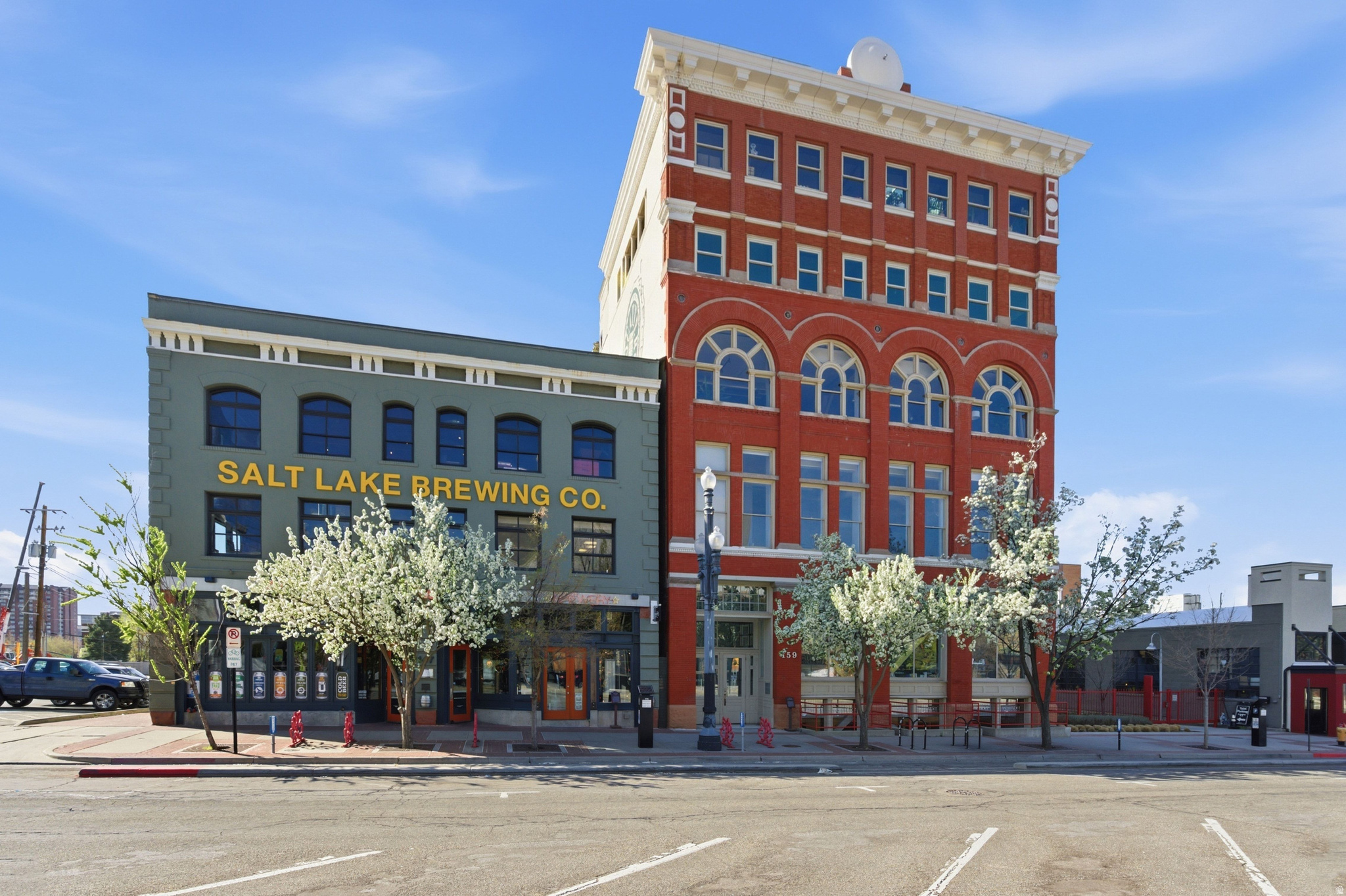 BROADWAY LOFTS - Residential