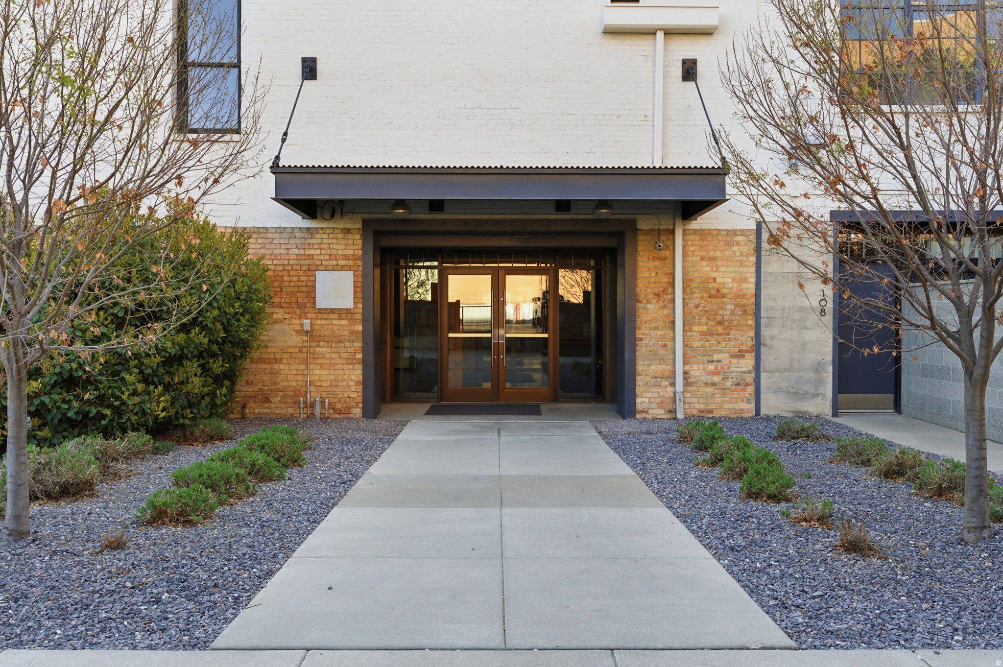 BROADWAY LOFTS - Residential