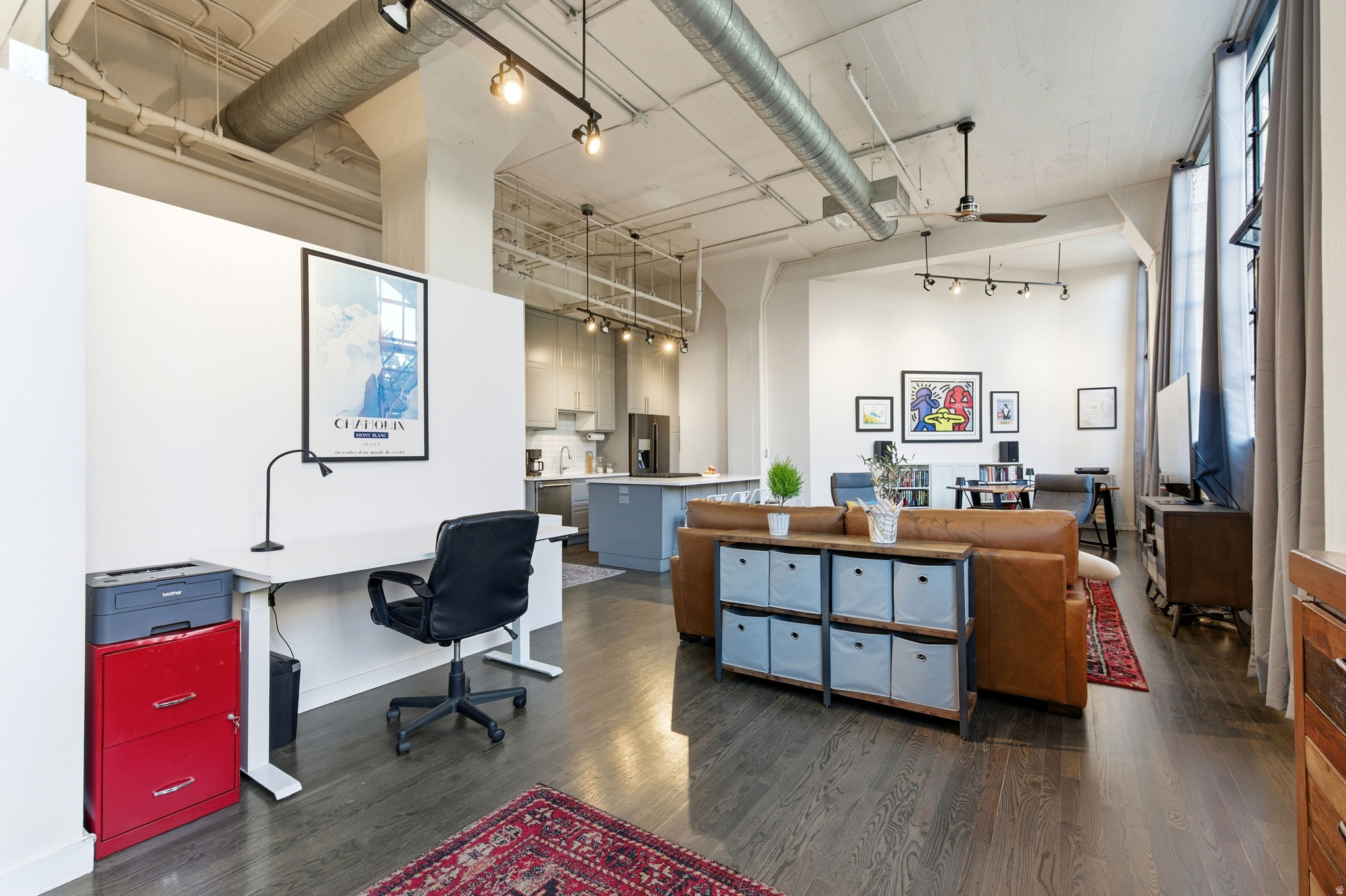 BROADWAY LOFTS - Residential