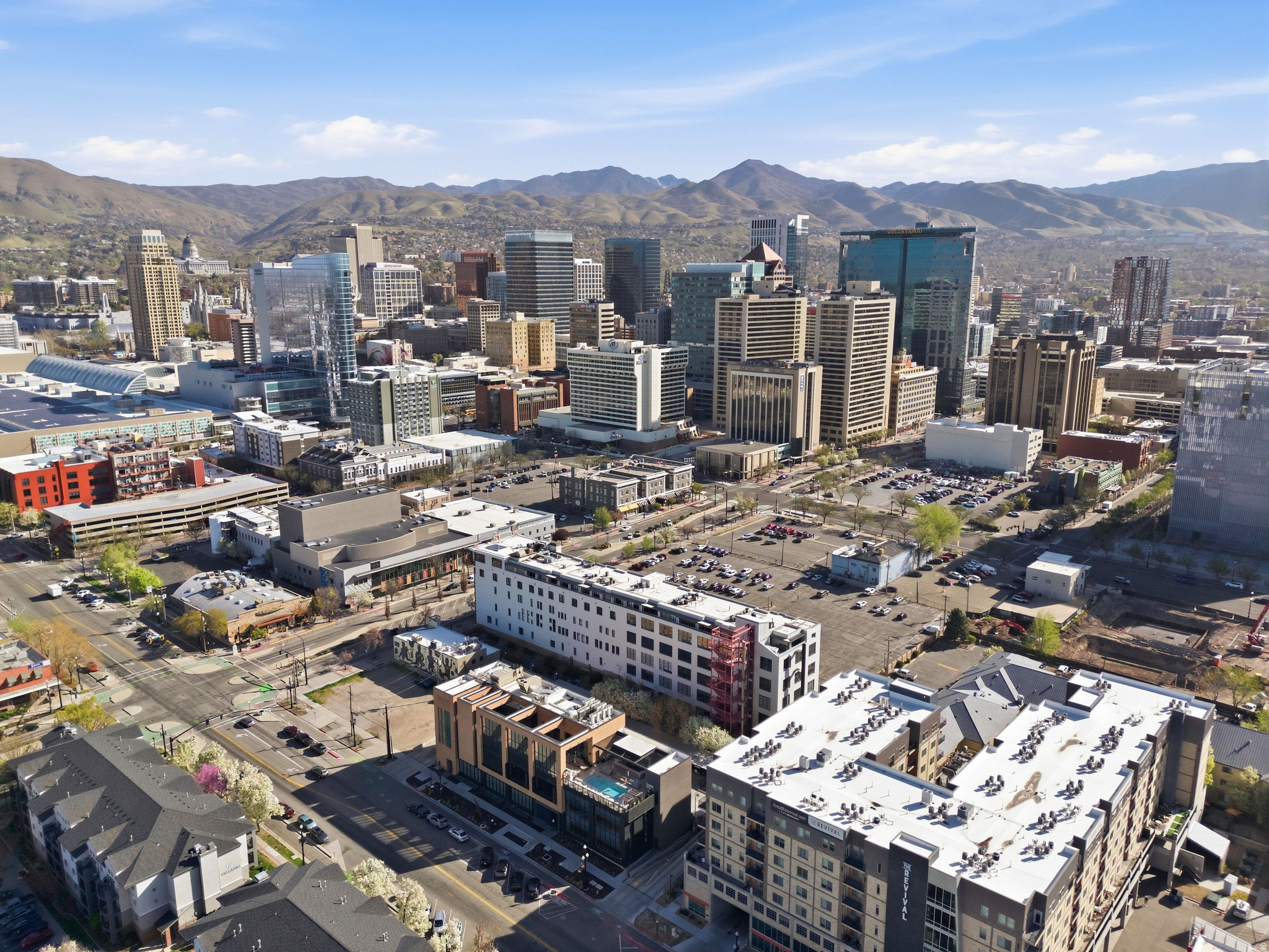 BROADWAY LOFTS - Residential