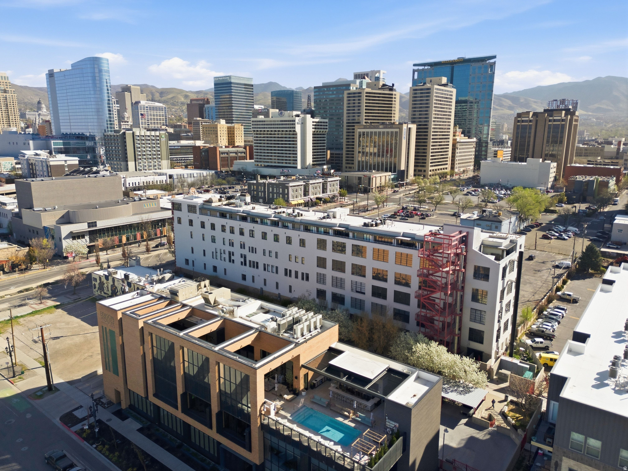 BROADWAY LOFTS - Residential