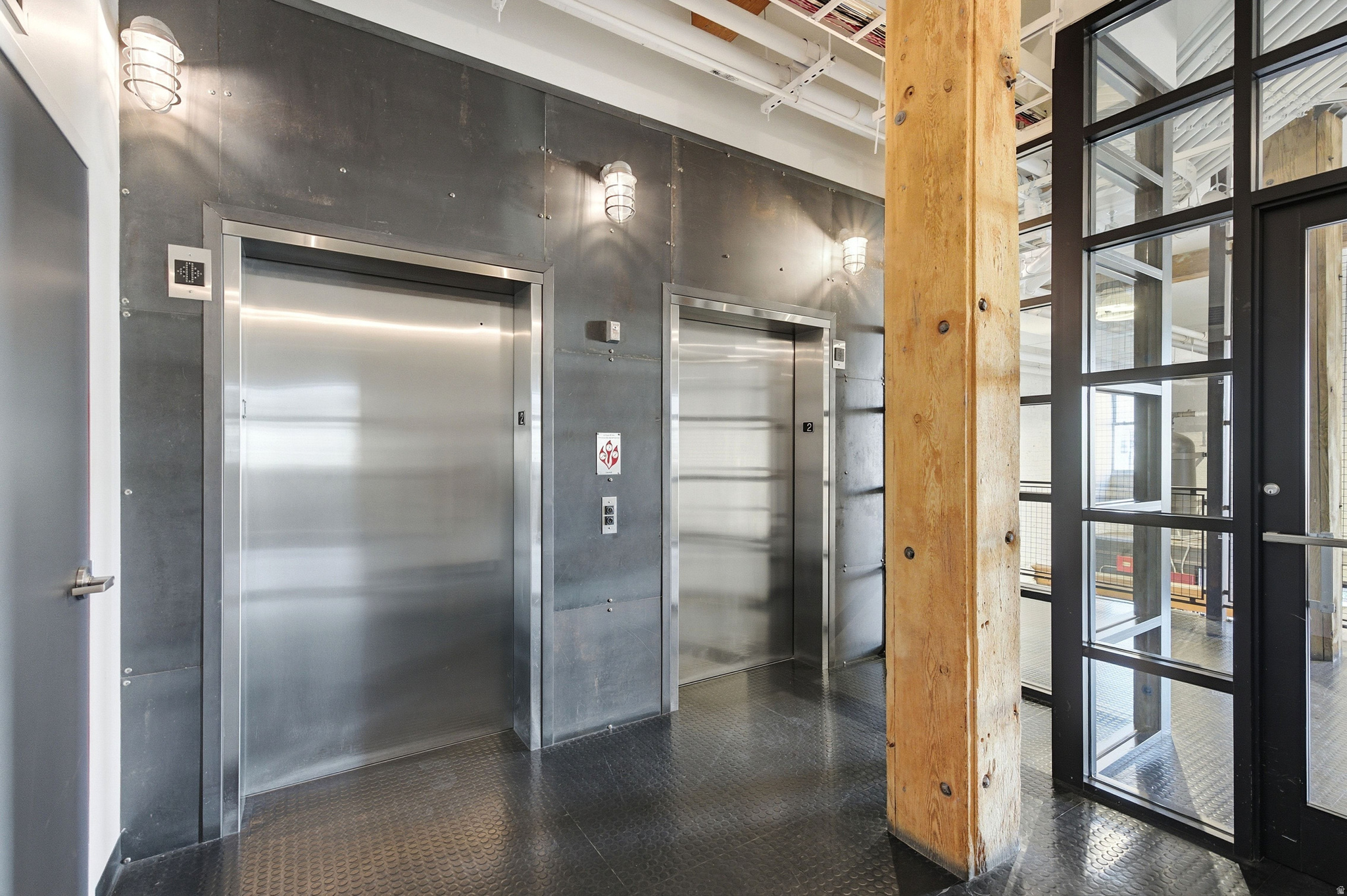 BROADWAY LOFTS - Residential